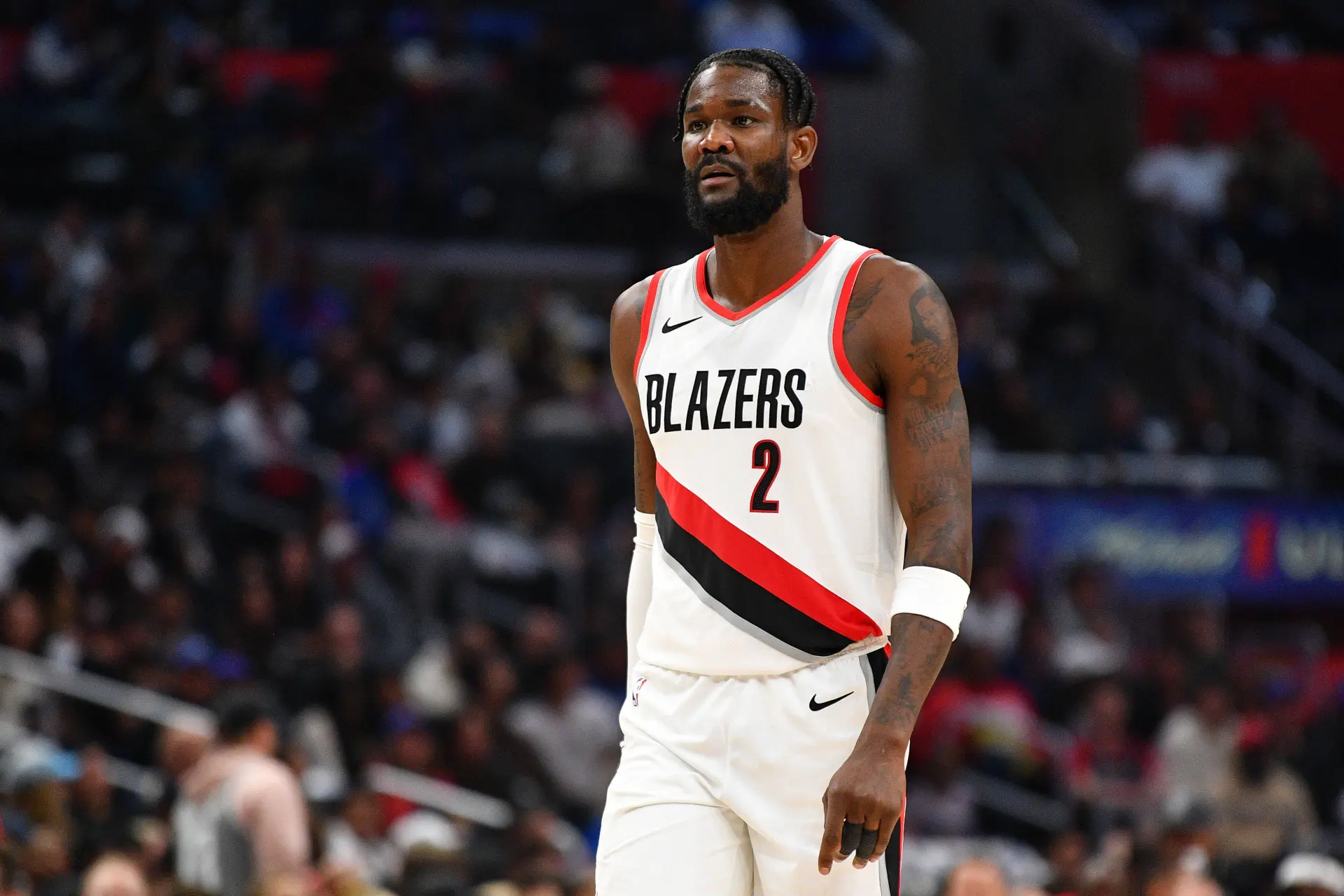 “Dude makin $100 mill and sleeping on an air mattress??”: Fans react on social media after Deandre Ayton makes bizarre claim about reason behind early season struggles
