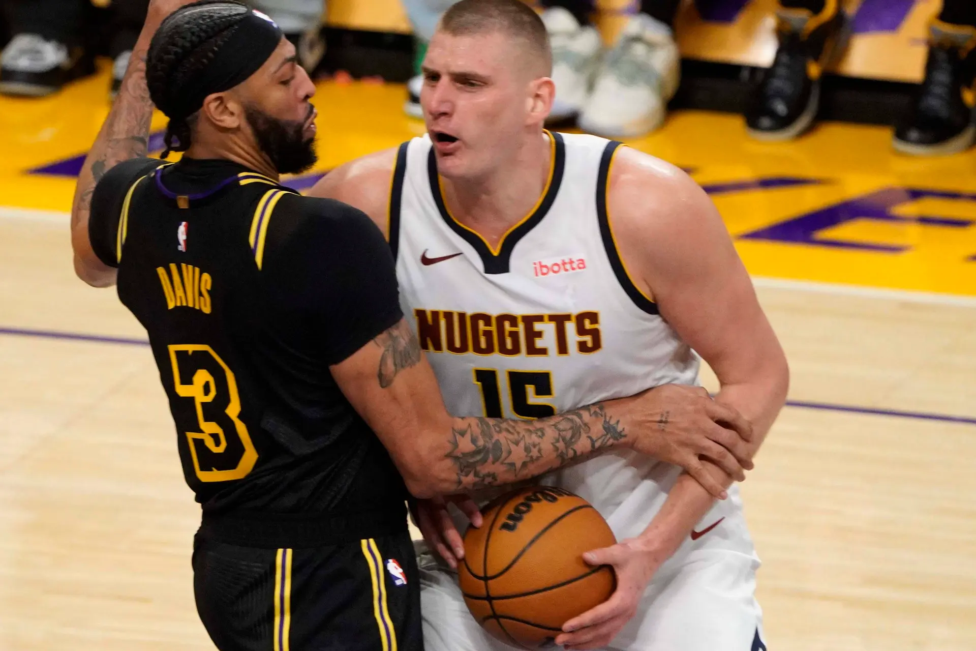 jokic davis lakers nuggets imago1040278779h