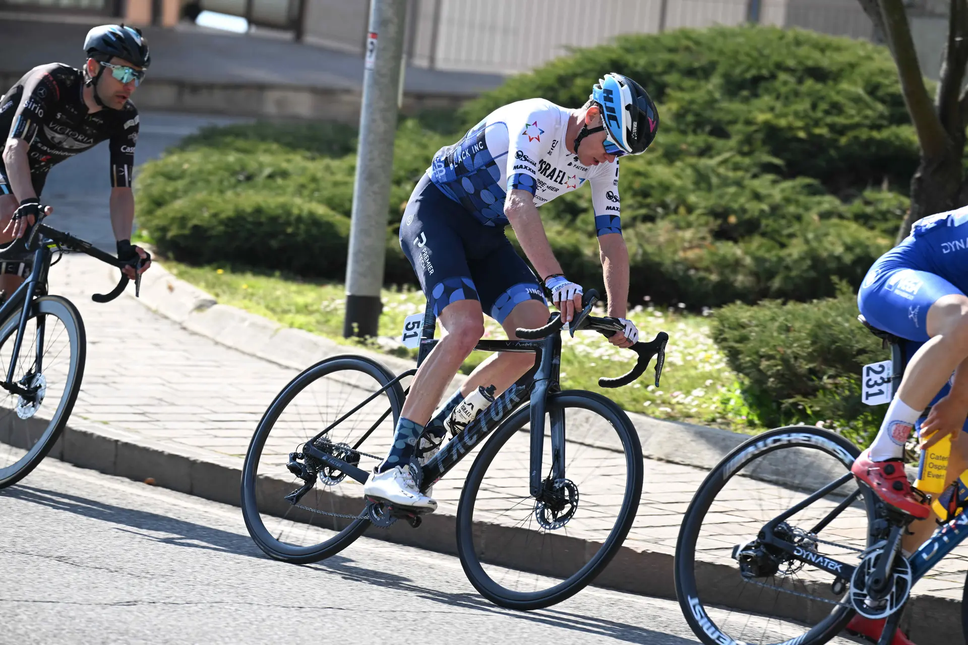 La UCI oficializa los 18 equipos WorldTour de 2023: confirmados los descensos de Israel y Lotto