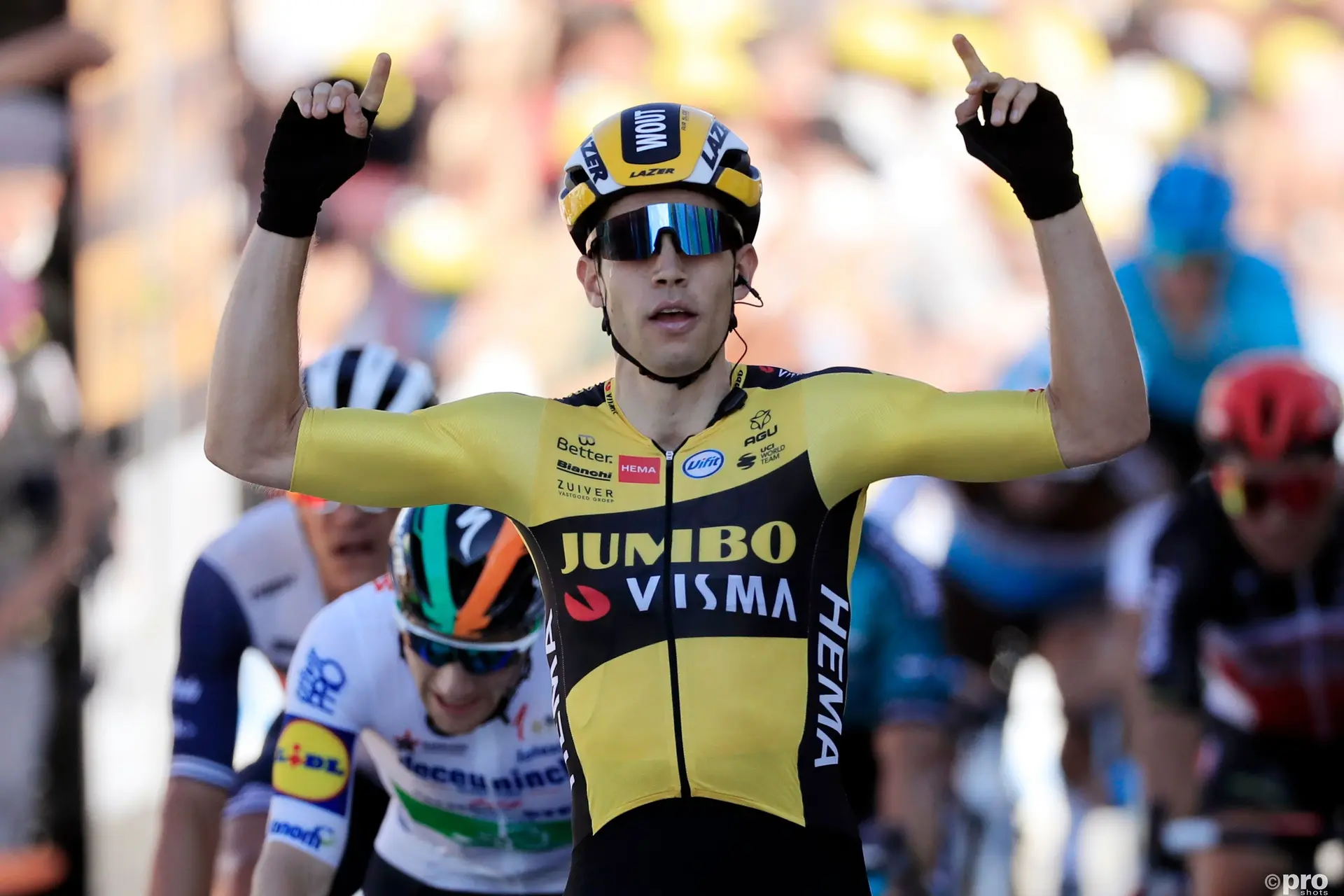 Wout van Aert firma un nuevo contrato con Jumbo-Visma hasta 2026