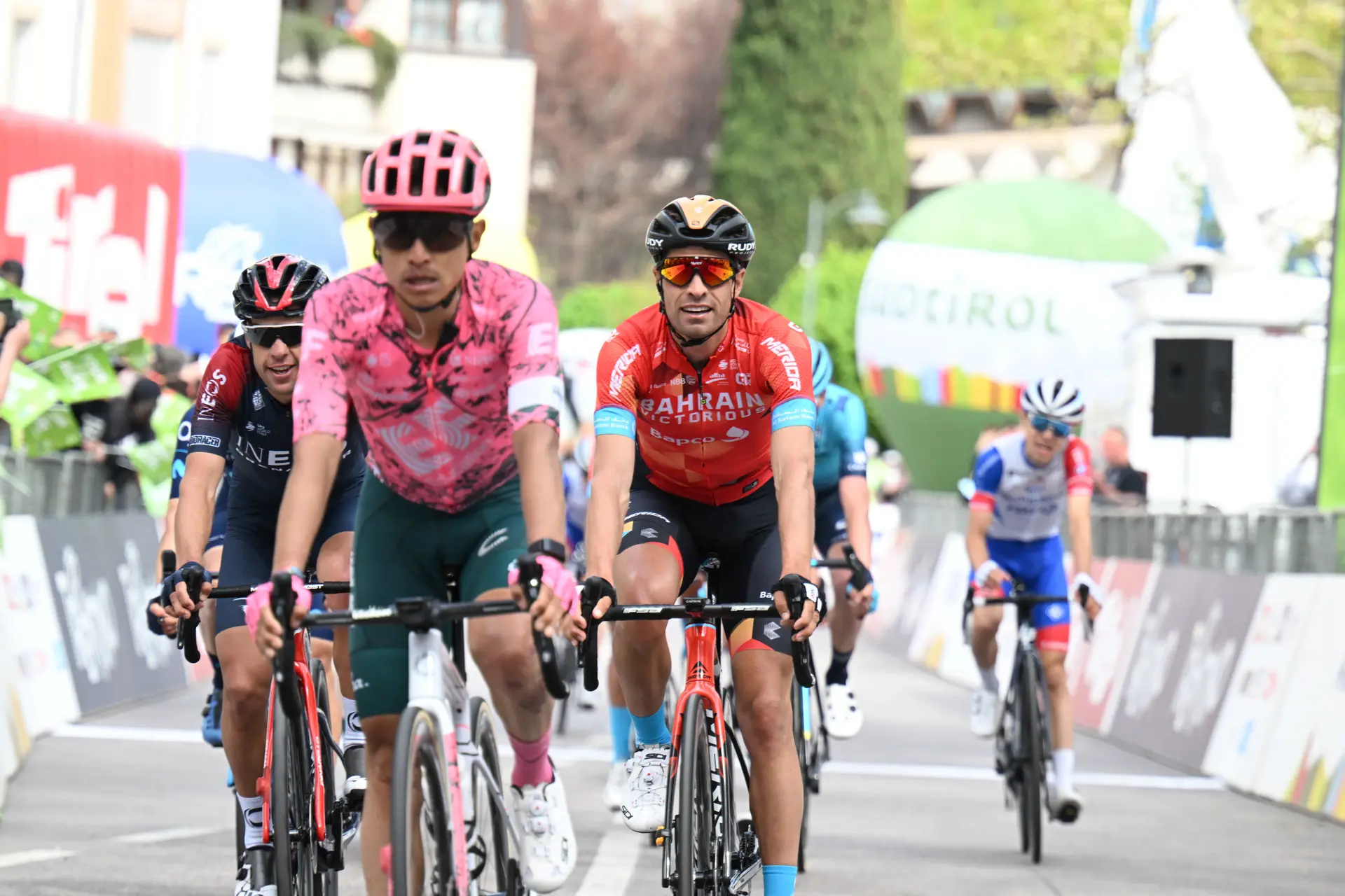 Esteban Chaves se lleva los Nacionales en ruta de Colombia por delante de Daniel Martínez y un batallador Nairo Quintana