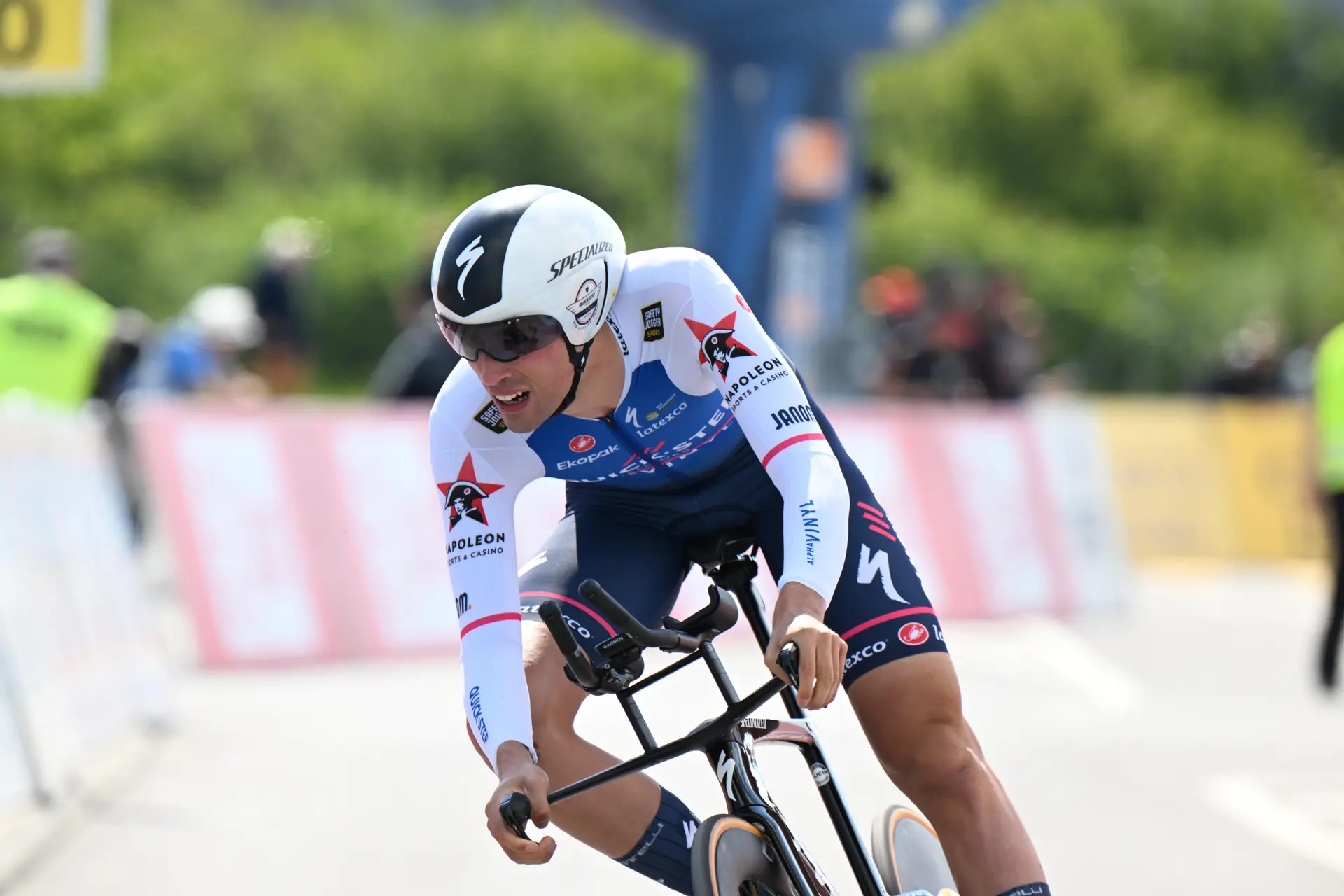 Ethan Vernon le birla la victoria a Biniam Girmay y a Iván García Cortina en el Trofeo Palma