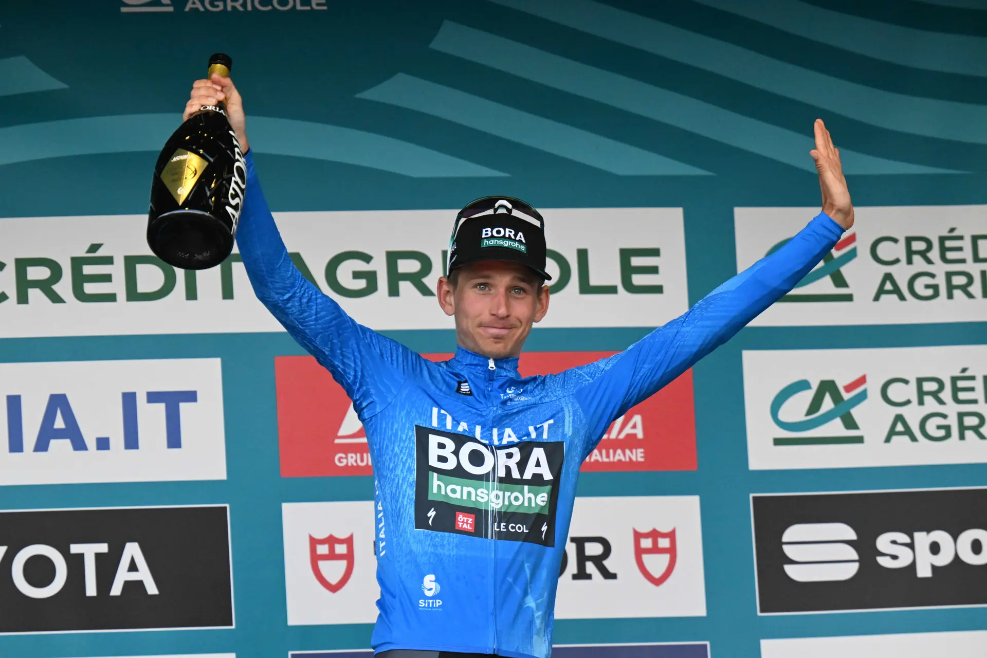 Dominio del BORA en el Tour de los Alpes: Lennard Kämna se impone en un precioso final