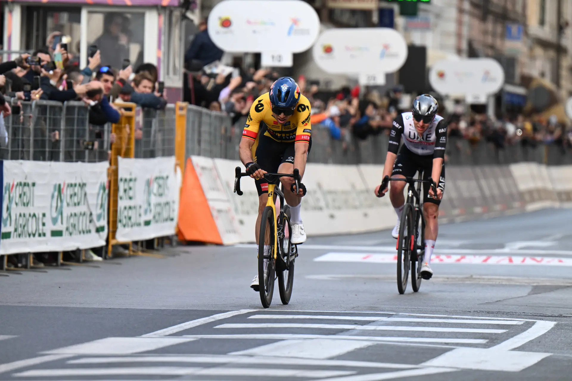 Fabian Cancellara lo tiene claro: "No hay duda de que van Aert y van der Poel llegan a la París-Roubaix como favoritos"