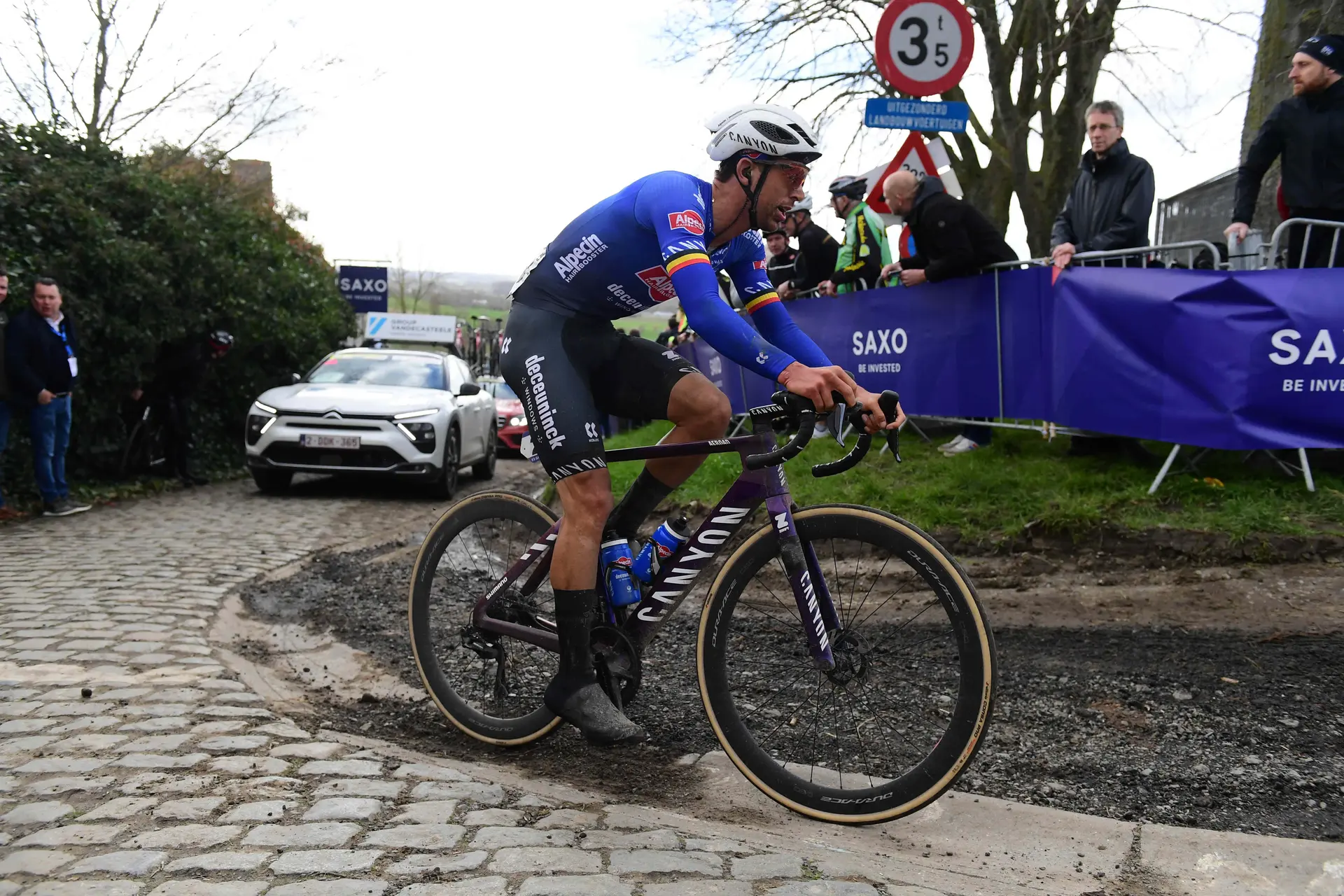 Dries de Bondt, en éxtasis tras el triplete del Alpecin-Deceunink en la Antwerp Port Epic: "Las cartas no habían caído bien este año"