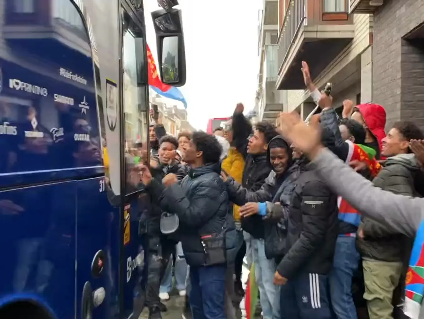 Vídeo: A pesar de su modesta actuación en la Gante-Wevelgem, Biniam Girmay es recibido como un héroe