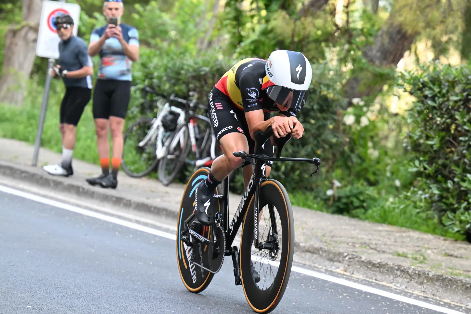 Remco Evenepoel, tras su gran inicio de Giro de Italia: "He dicho que en el bus que necesitaba hacer 21:30 para ganar y he acabado haciendo 21:18"