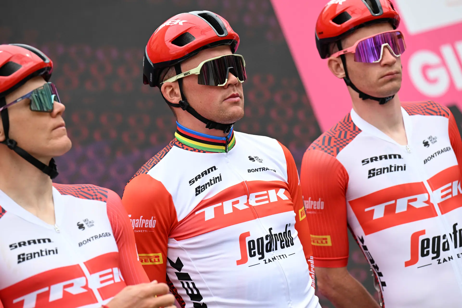 Mads Pedersen, decepcionado por su decisión que le costó la victoria de etapa en el Giro de Italia: "En el final dudé más de la cuenta"