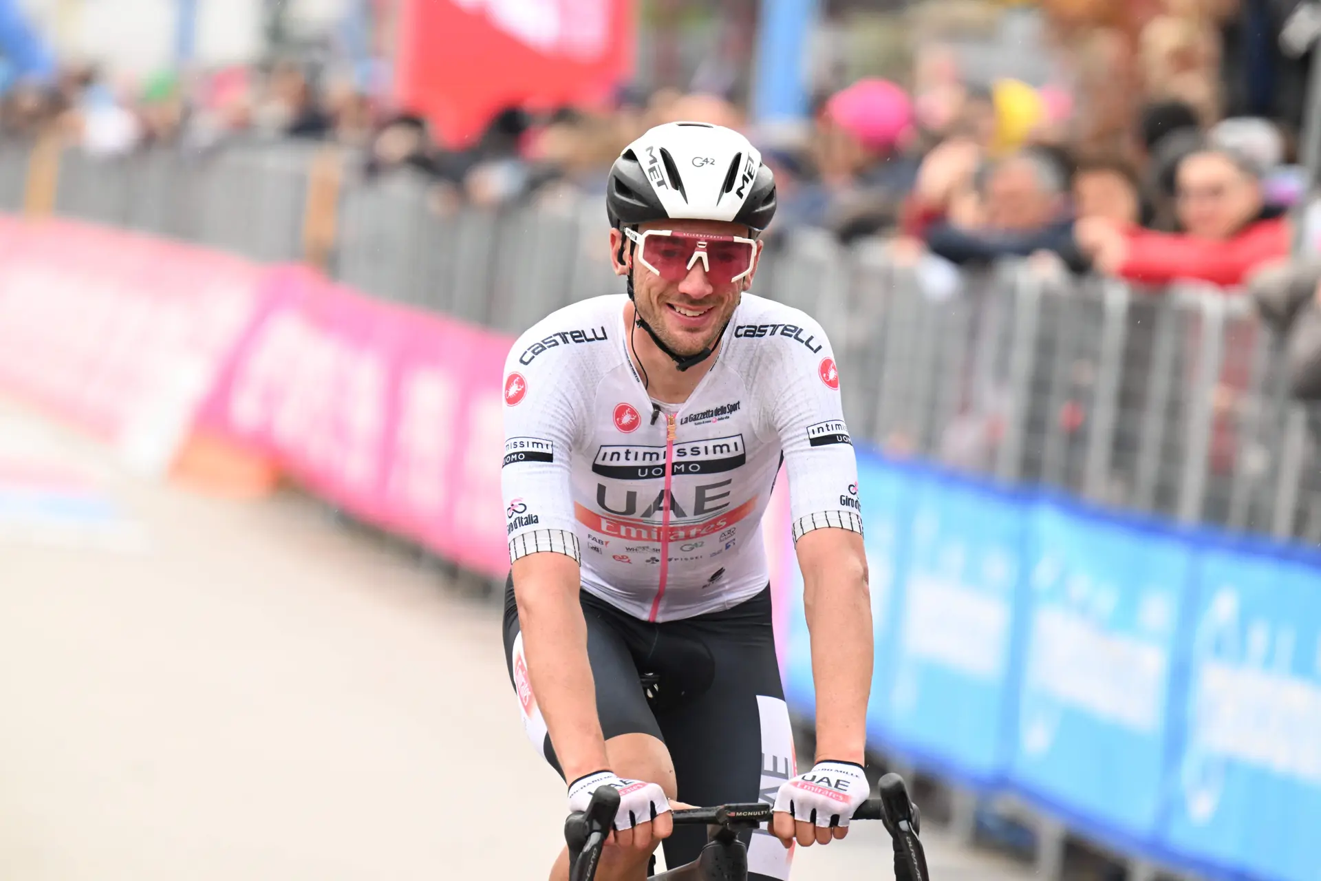 Así queda la clasificación general de la París-Niza tras la 6ª etapa: Brandon McNulty saca más de un minuto a Evenepoel y Roglic en un día de locura