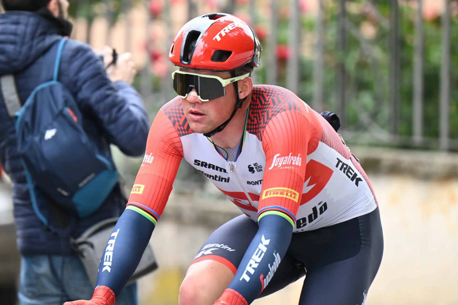 El clima le juega una mala pasada a Mads Pedersen, que abandona el Giro de Italia por enfermedad