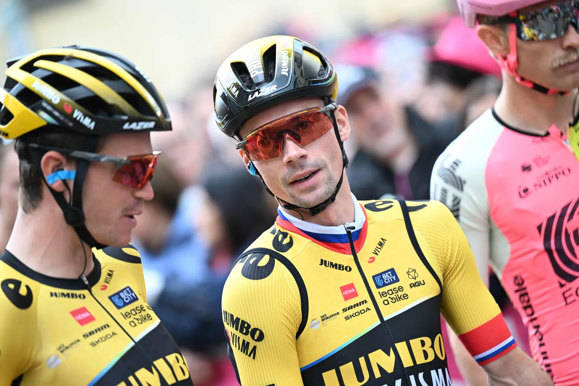 VÍDEO: Declaración de intenciones de Roglic tras cambiar de bicicleta a 20 km del final de la 19ª etapa del Giro