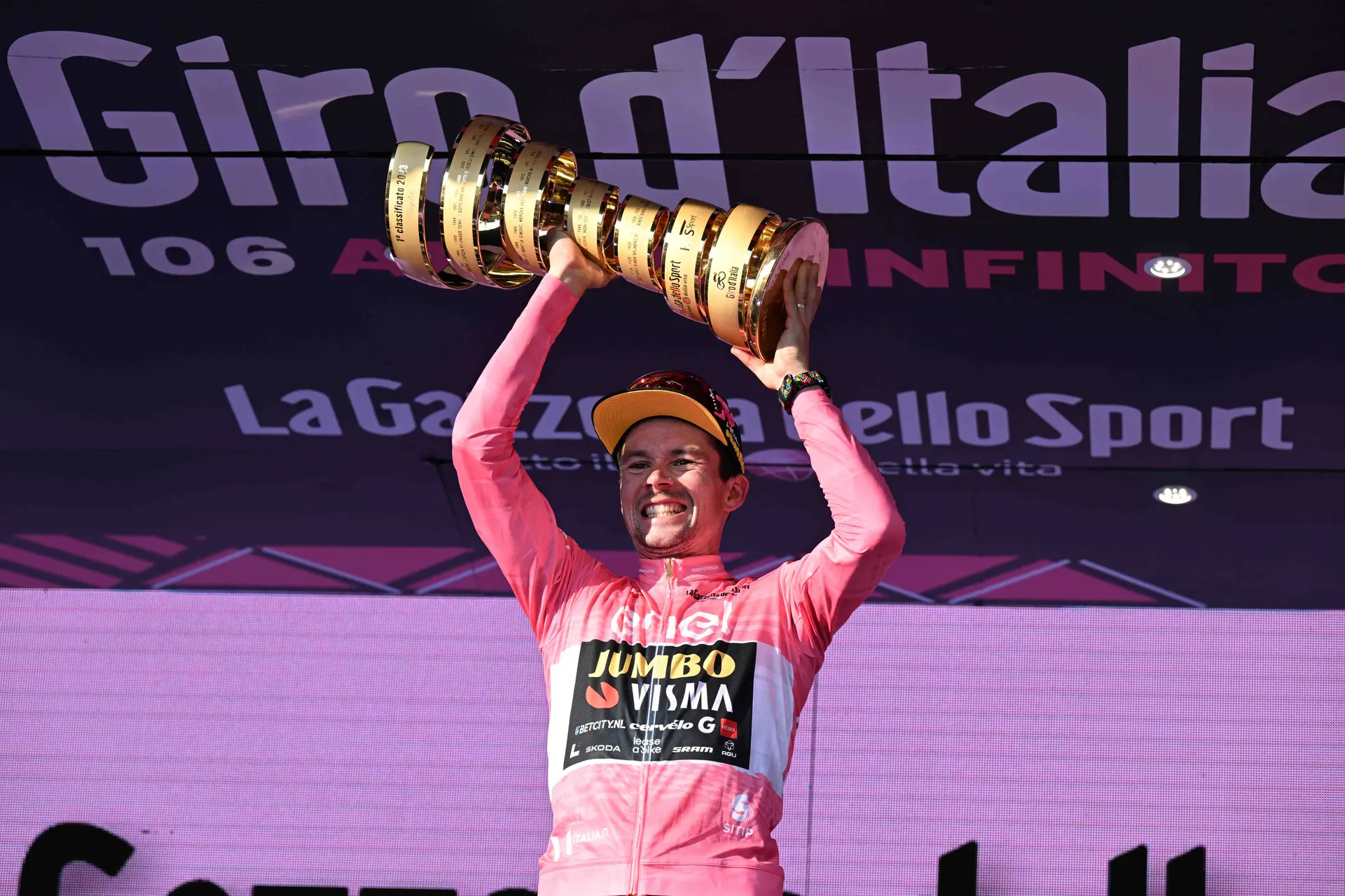 El director deportivo del Jumbo-Visma: "No ha sido un Giro fácil, así que estamos increíblemente orgullosos"