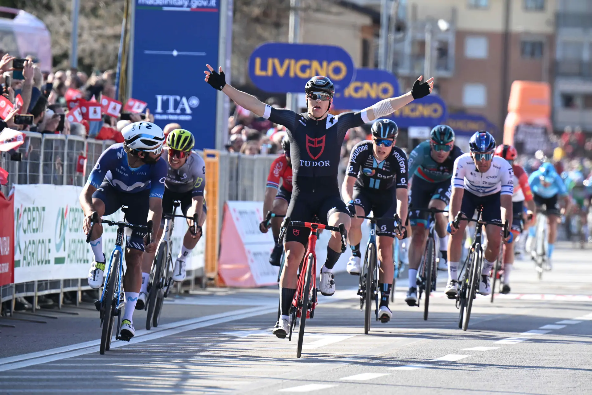 Arvid de Kleijn destroza a sus rivales y se lleva en el esprint final la 3ª etapa del ZLM Tour