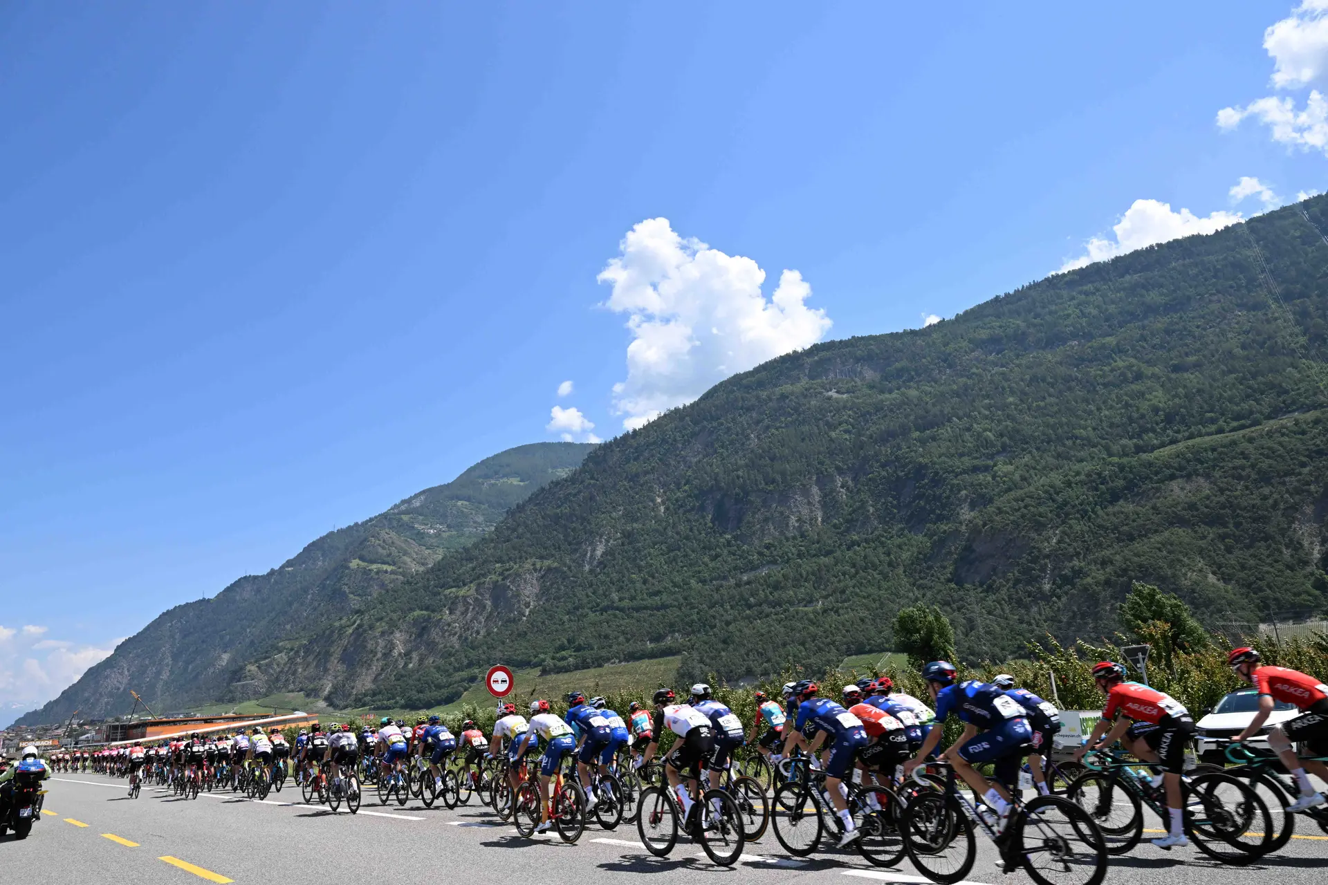 Niedermaier frena a Van Vleuten en el dramático final de la 5ª etapa del Giro de Italia Donne