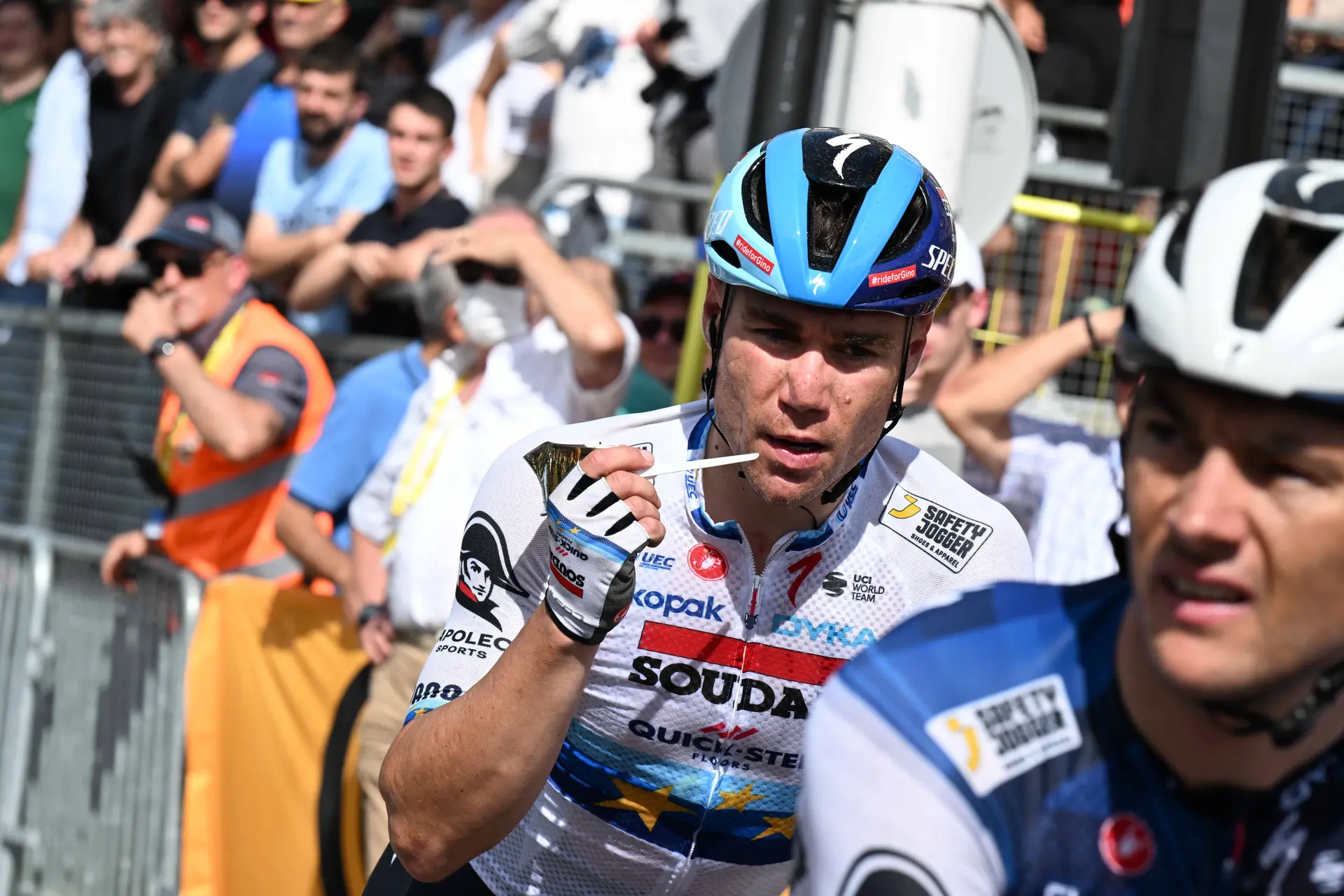 Patrick Lefevere ofrece las primeras noticias sobre el estado de Fabio Jakobsen: "Tiene abrasiones en el codo, hombro y espalda"