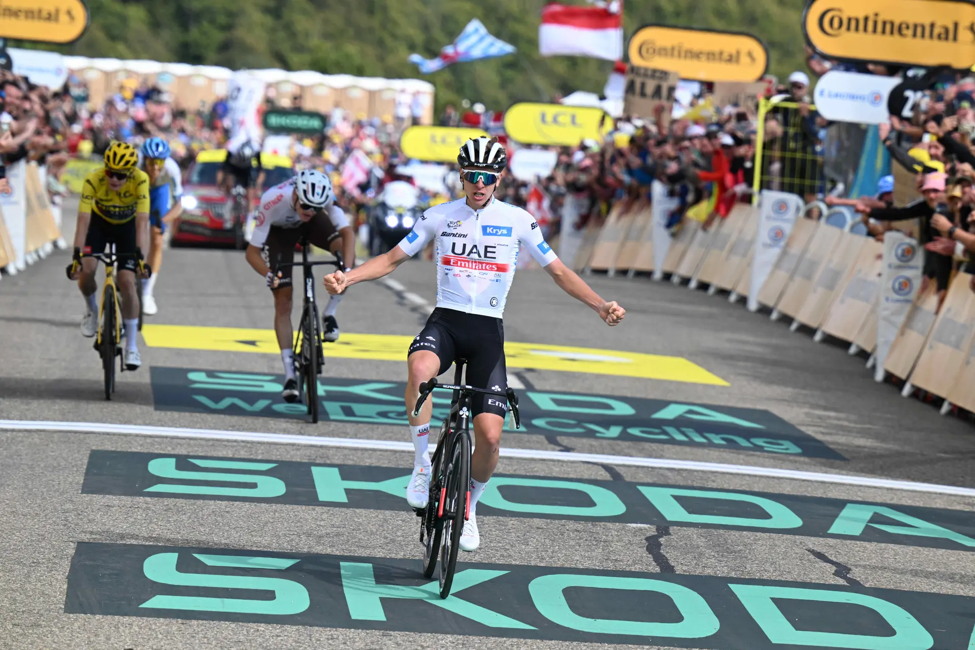 ¿Puede la I.A. ayudar a Tadej Pogacar a ganar el Tour de Francia 2024? El UAE busca la forma de vencer a Visma