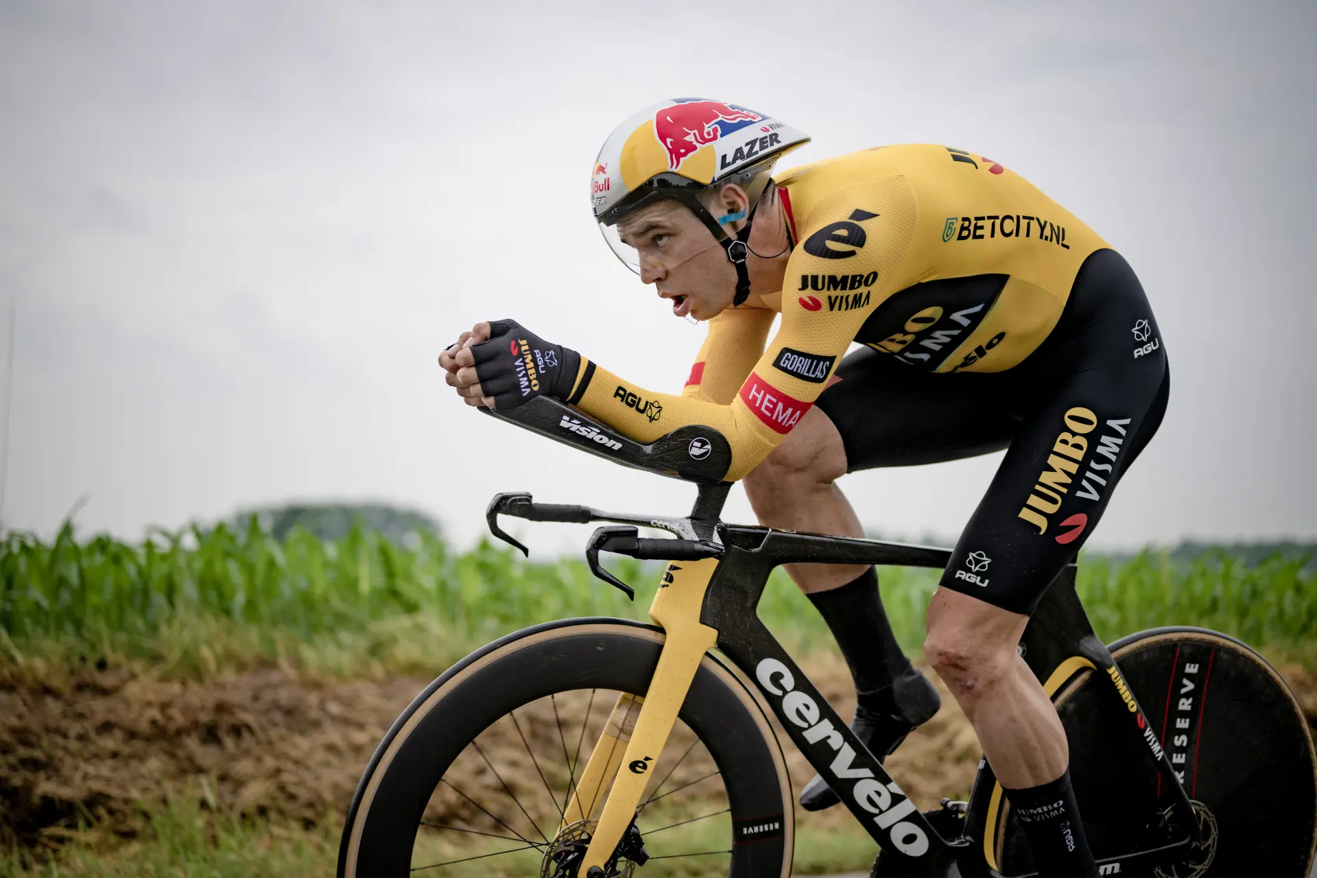"Soy el mejor de los normales", bromea Wout van Aert tras acabar tercero por detrás de Vingegaard y Pogacar en la crono del Tour