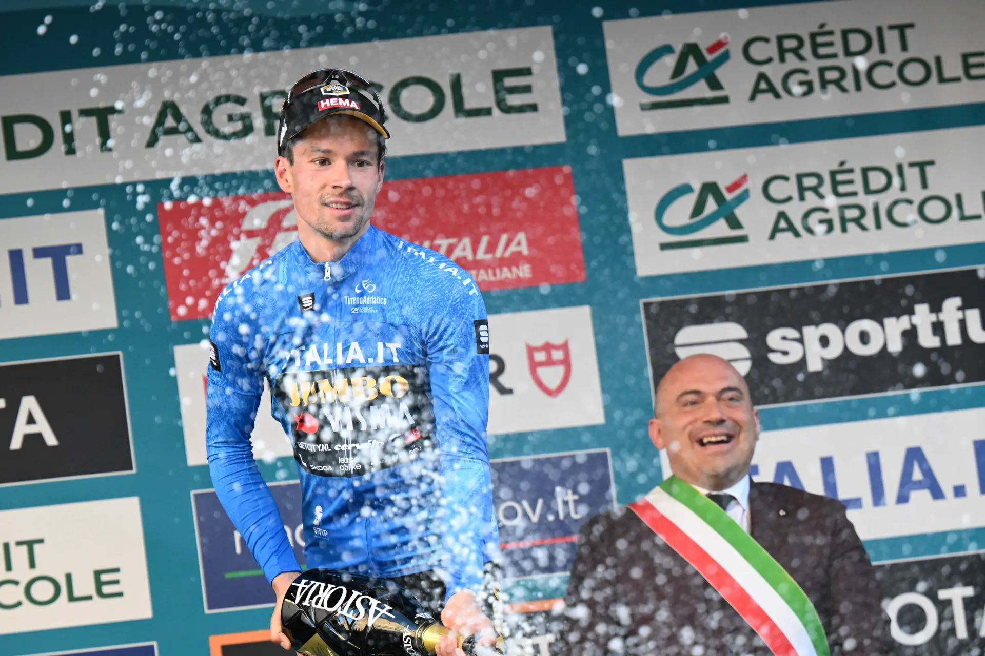 El Jumbo-Visma desmiente los rumores sobre el fichaje de Roglic por el Lidl-Trek: "Una historia de mierda"