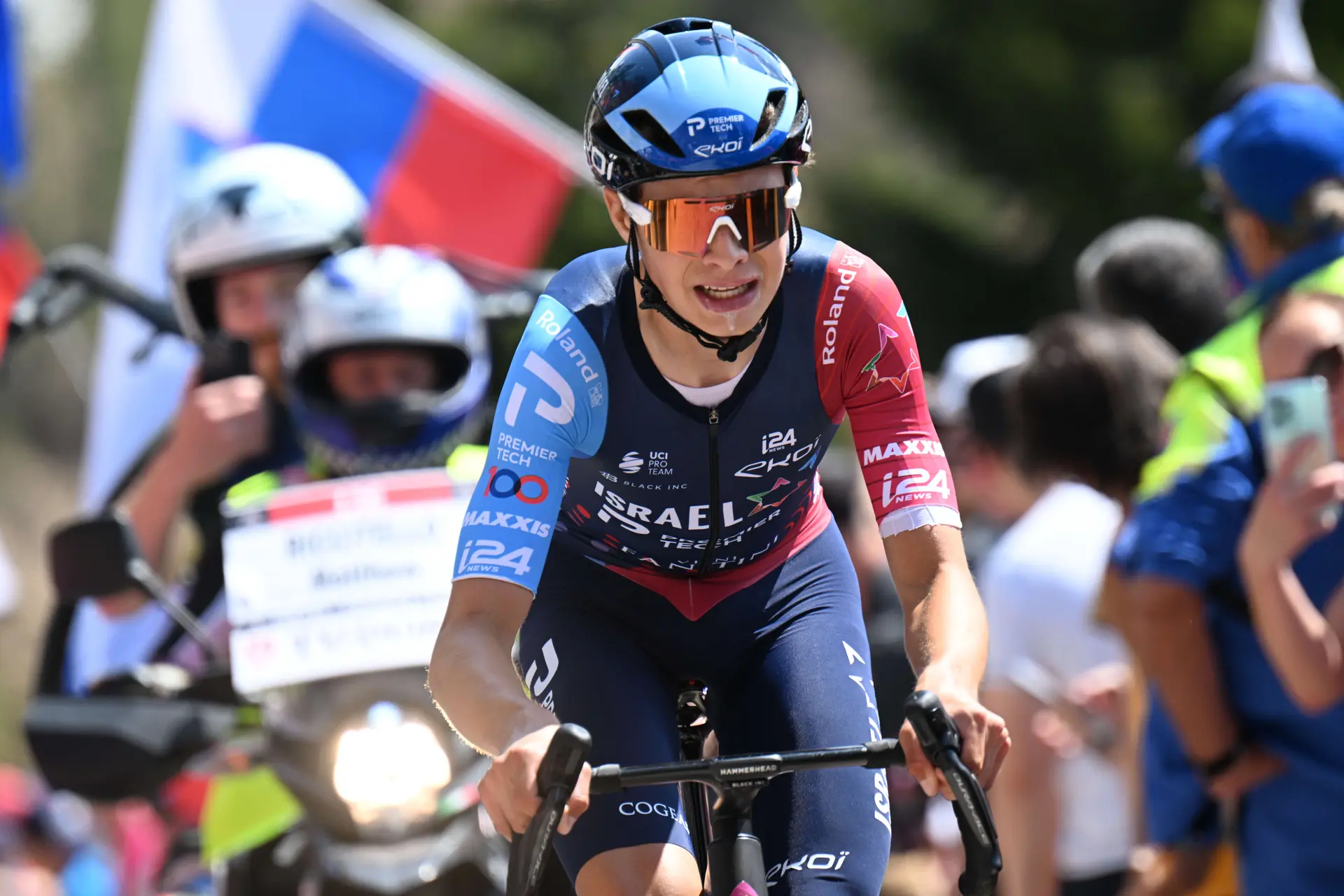 Matthew Riccitello asegura que Chris Froome y Domenico Pozzovivo han sido claves en su desarrollo durante 2023: "Los años que llevan les dan muchos conocimientos"