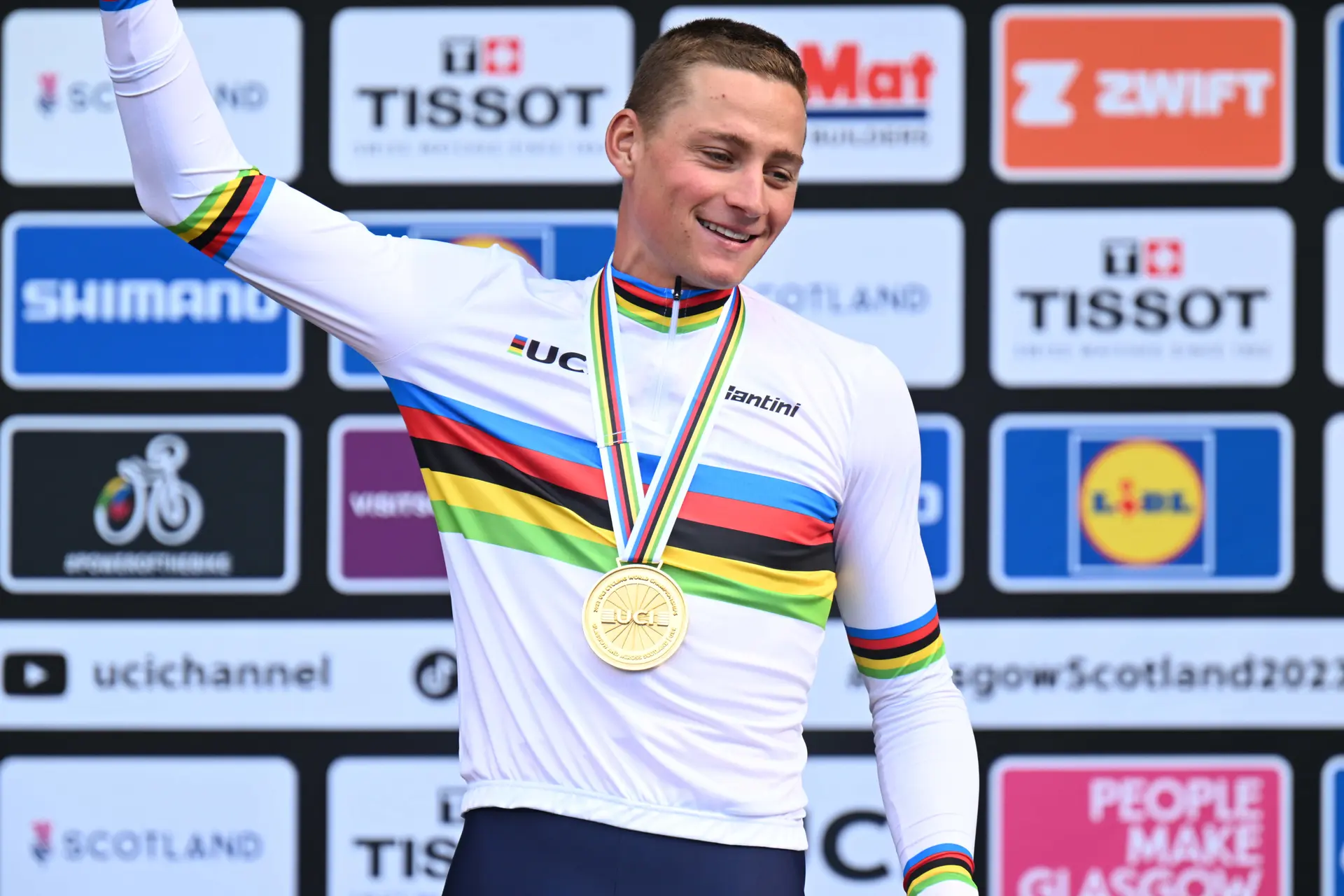 El doble de miembros del jurado del Velo d'Or votó a Mathieu van der Poel en lugar de a Jonas Vingegaard a pesar de que el danés se llevó el premio