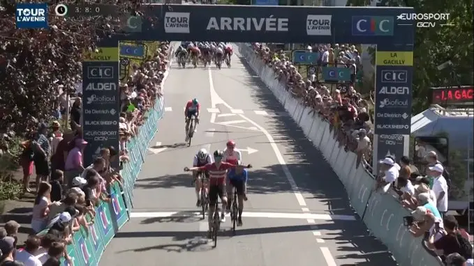 Anders Foldager se impone en el final frenético de la primera etapa del Tour del Porvenir 2023