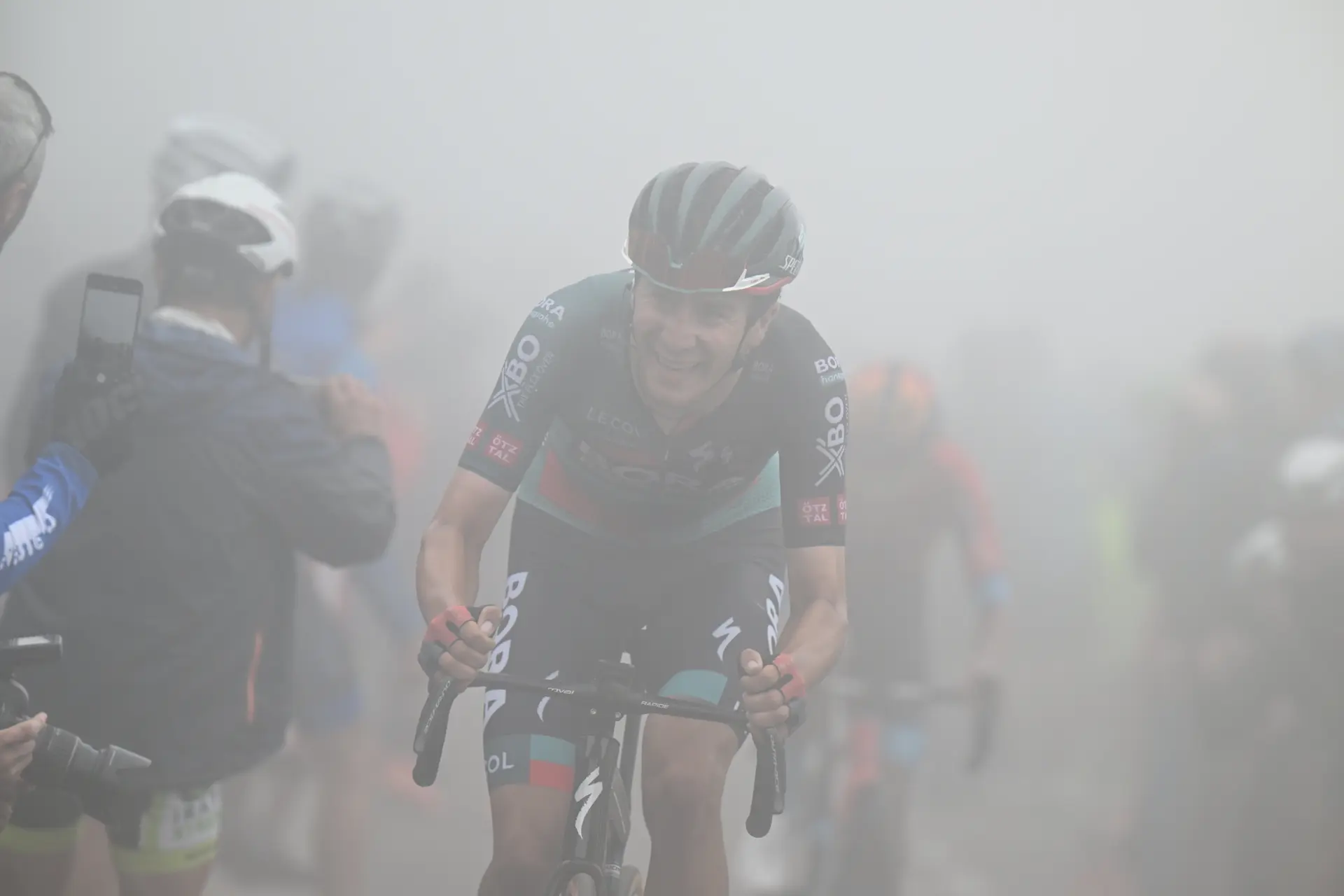 La agencia de Cian Uijtdebroeks reacciona al comunicado del BORA - hansgrohe: "El acuerdo entre Cian y el BORA ha sido rescindido el 1 de diciembre"