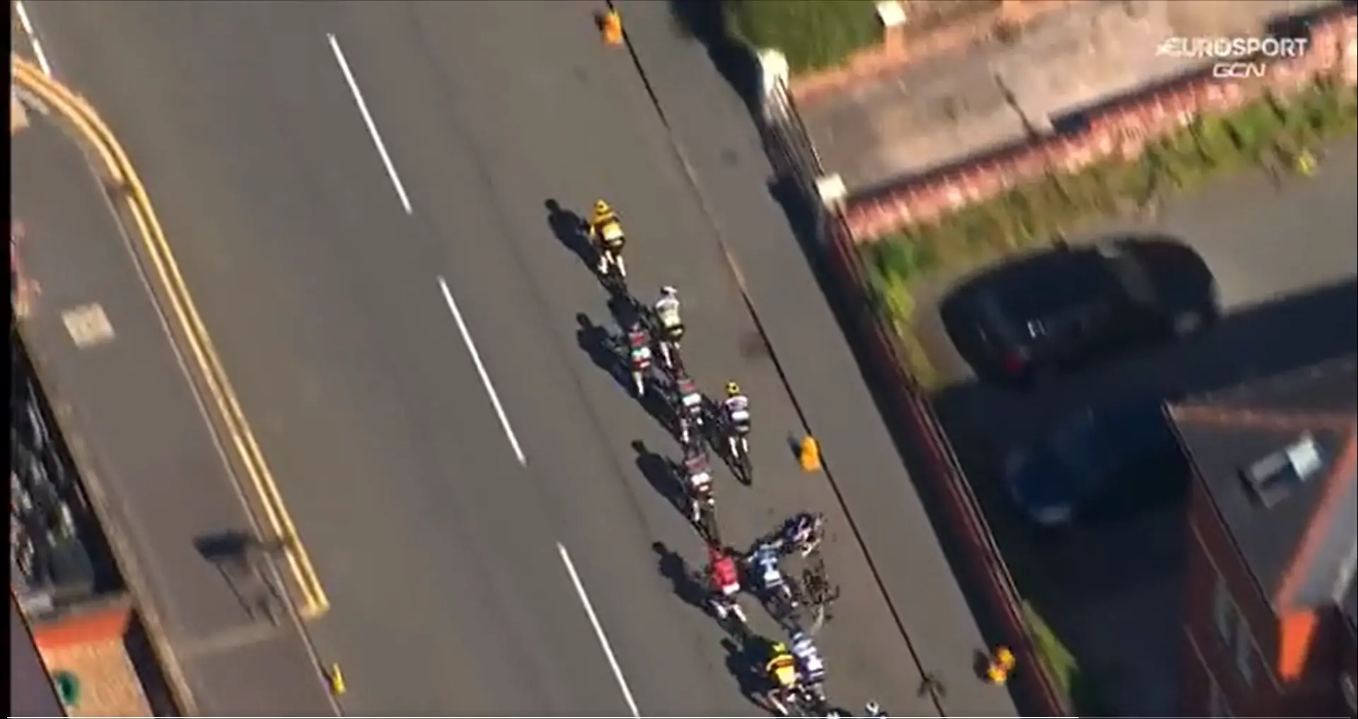 VÍDEO: Una desagradable caída arruina el final de la segunda etapa del Tour de Gran Bretaña