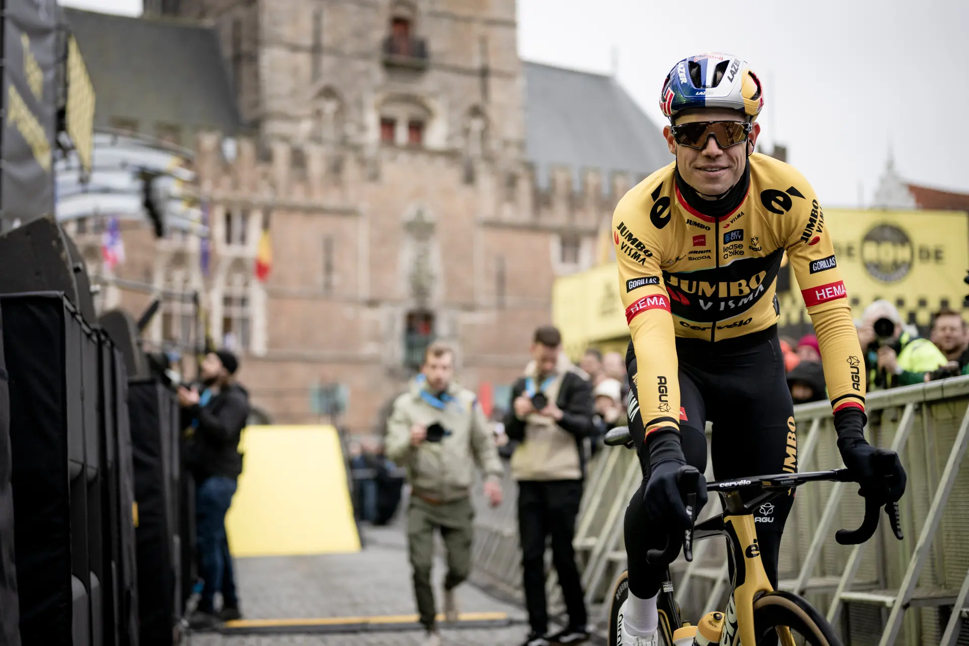 Wout van Aert gana la 5ª etapa del Tour de Gran Bretaña con un golpe maestro táctico y suma el 5/5 para el Jumbo-Visma