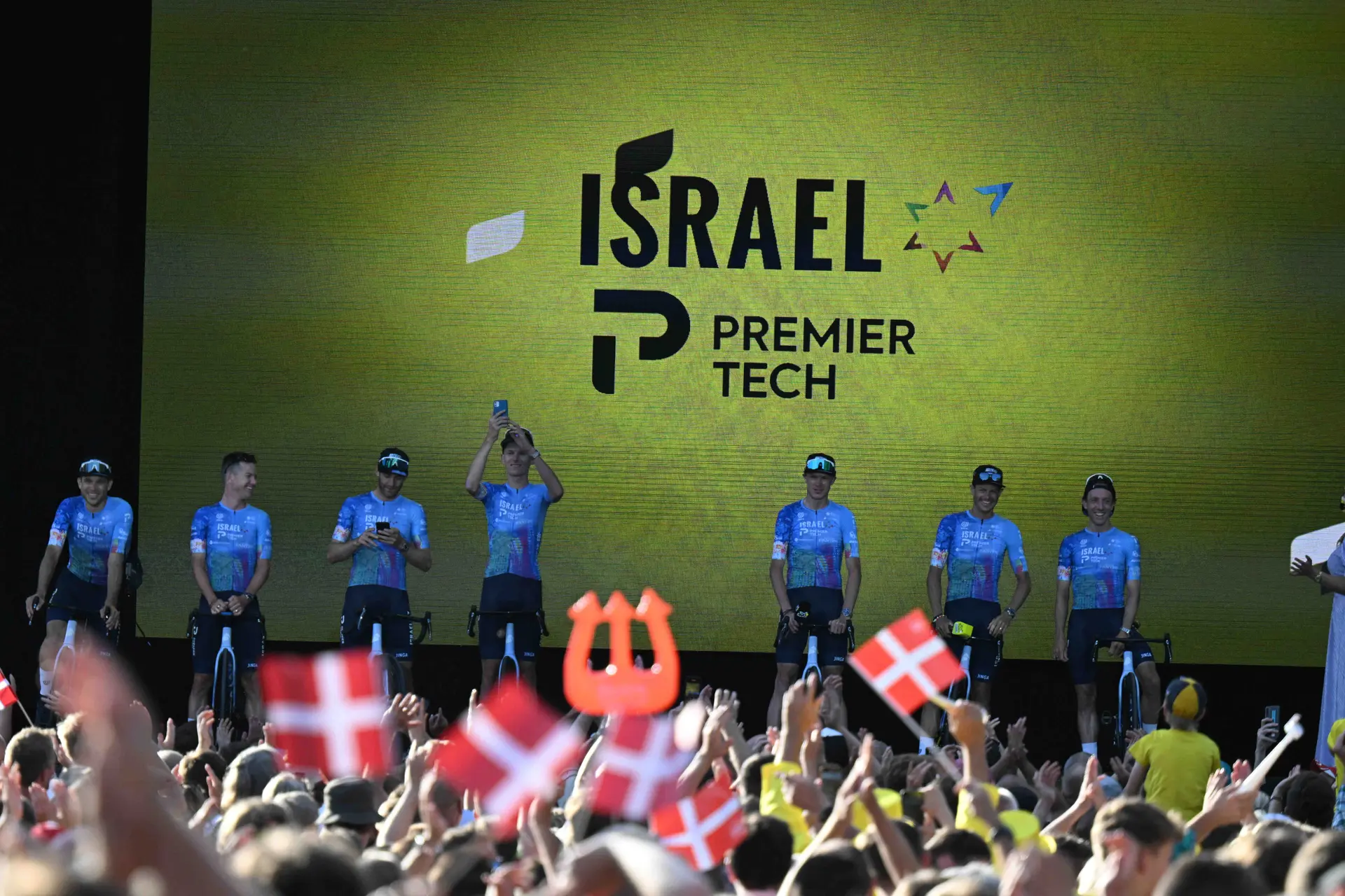 Riley Sheehan, del Israel - Premier Tech, se presenta al mundo del ciclismo tras una sorprendente victoria en la París - Tours