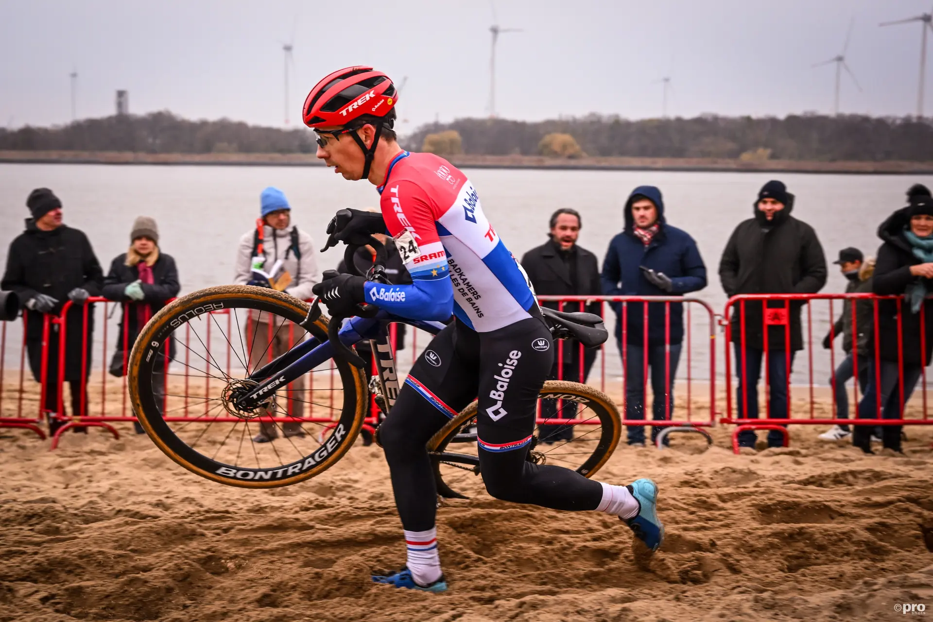 Lars van der Haar pide menos carreras del Mundial de ciclocross: "Es imposible aspirar a todo"