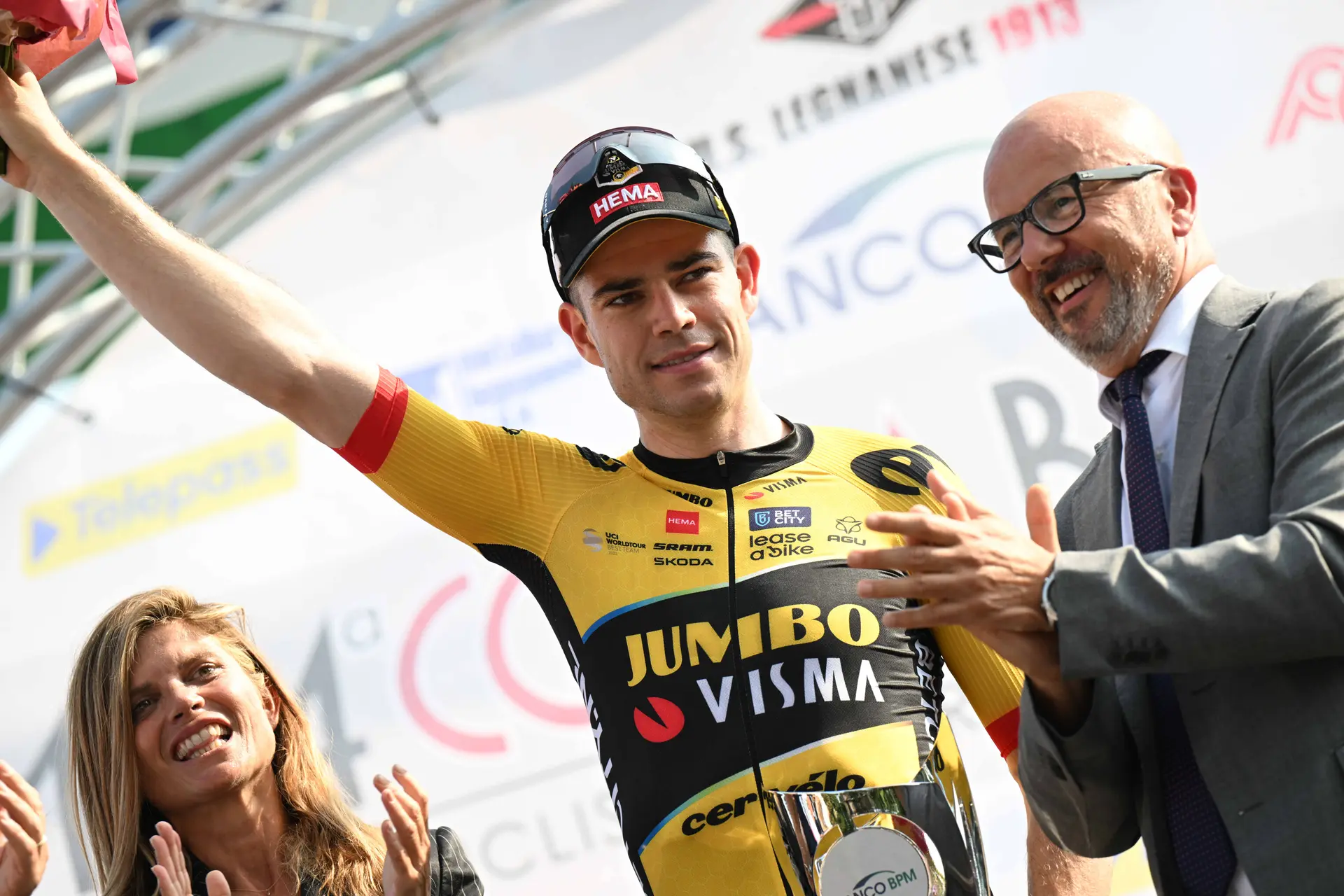 Wout van Aert admite que irá a por la general de la Volta ao Algarve tras su triunfo en la etapa 3: "Evenepoel es el mayor favorito, ya tiene ventaja"