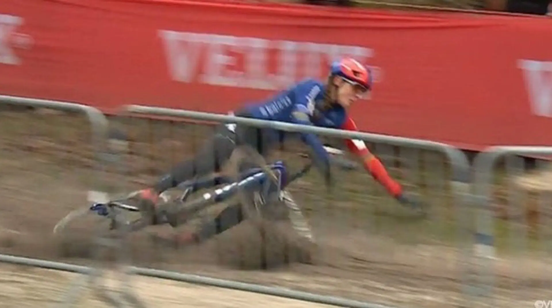 Lucinda Brand, tras su aterradora caída en Zonhoven: "Me he dado un golpe muy fuerte en la nariz"