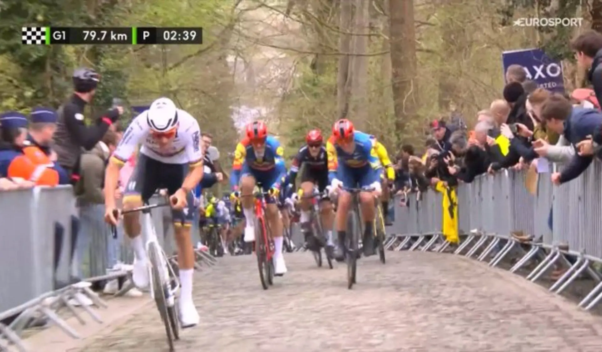 VÍDEO: Mathieu van der Poel ataca en el infame Taaienberg a 80 km de la meta de la E3 Saxo Classic