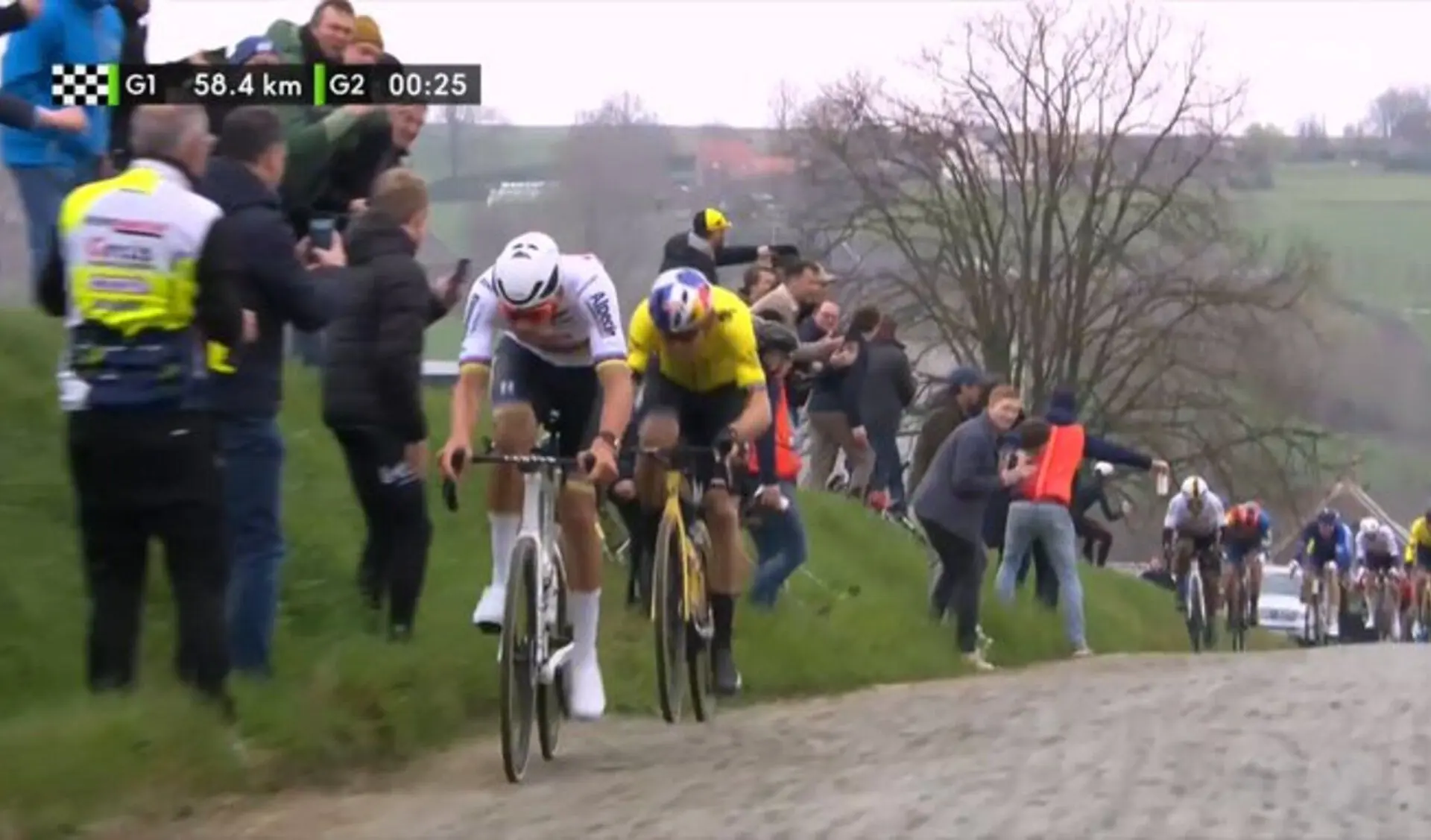 VÍDEO: Oier Lazkano muestra su enorme valentía al atacar a 59 km del final de la E3 Saxo Classic, pero Van der Poel y Van Aert responden sin piedad