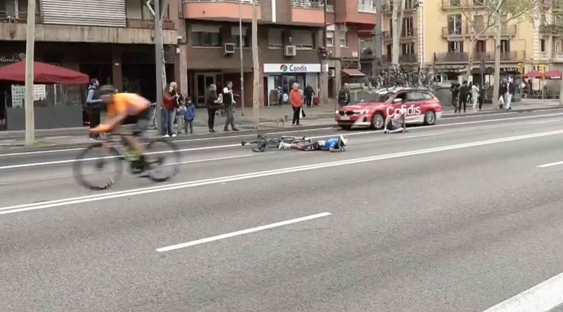Nairo Quintana sufre otra dura caída en la Volta a Catalunya y abandona la carrera: os contamos el primer parte médico