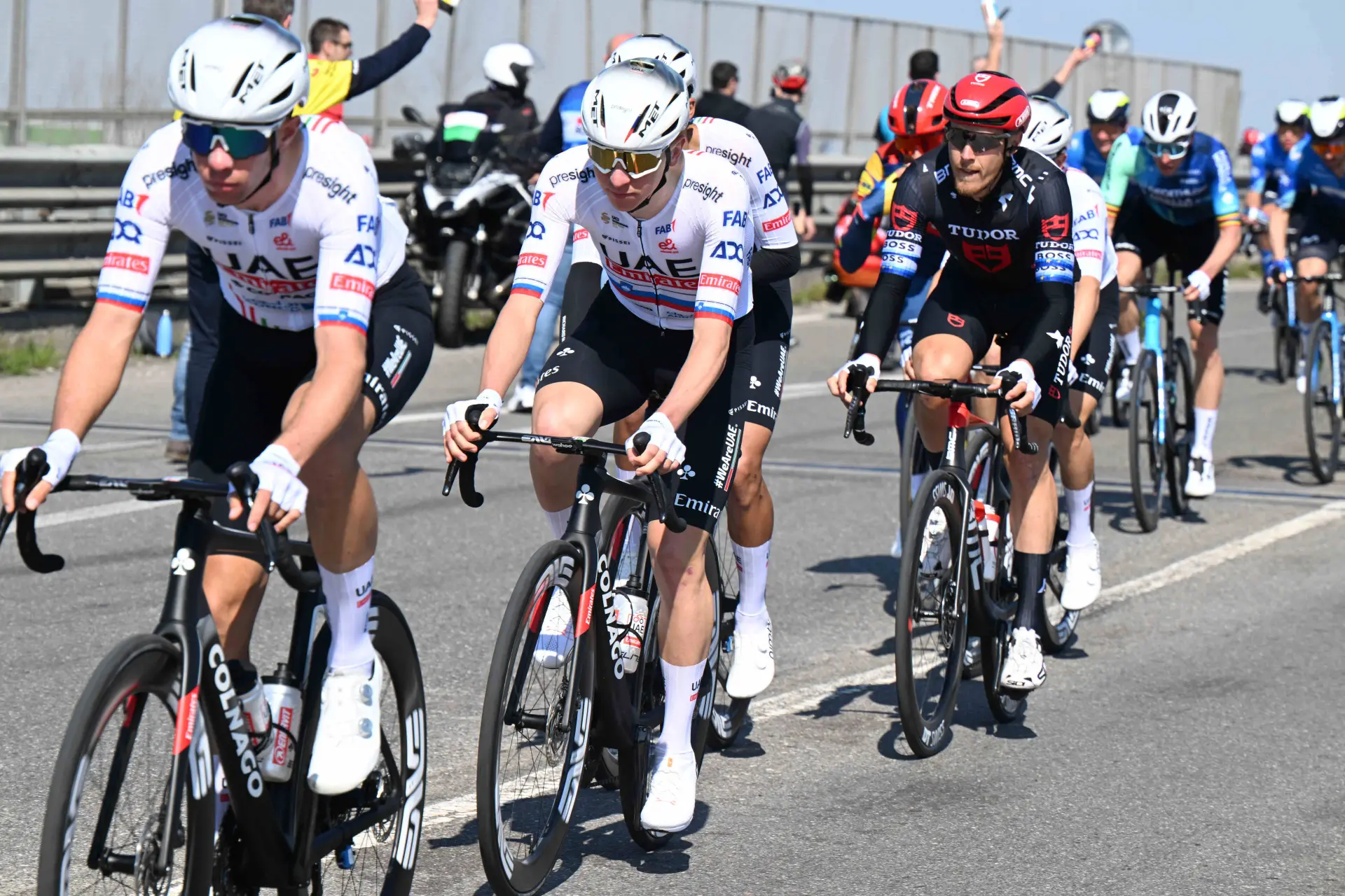 ¡El increíble ataque de Tadej Pogacar a más de 150 km del final de la etapa de la Volta a Catalunya!