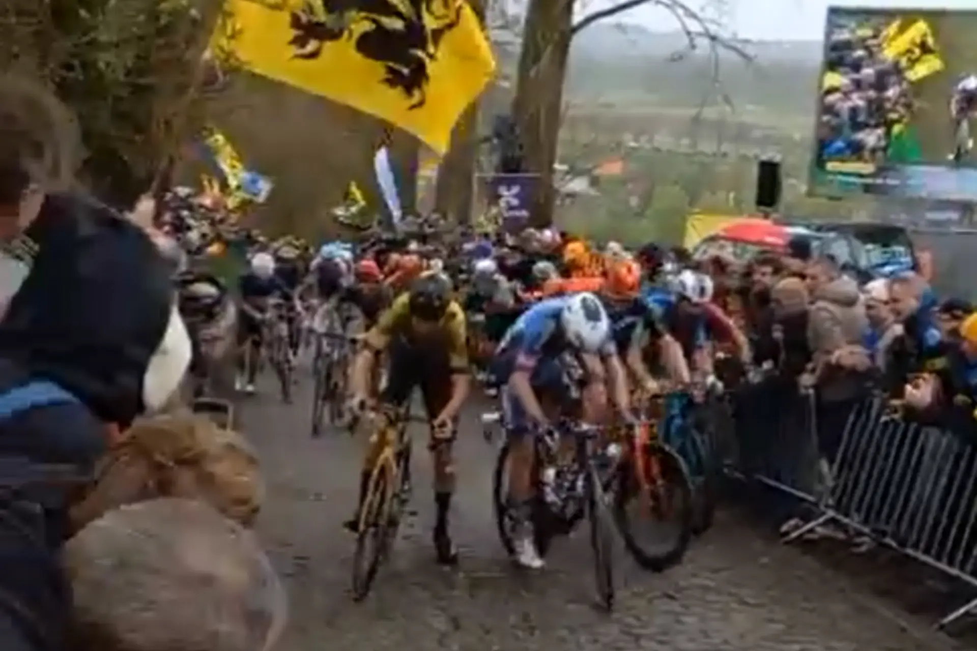 VÍDEO: ¡La locura del Koppenberg en el Tour de Flandes 2024 desde otro ángulo!