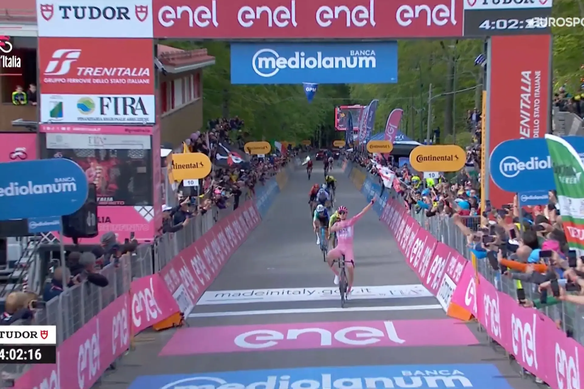 Así hemos vivido en directo el primer etapón de montaña del Giro de Italia 2024: Victoria de Tadej Pogacar sin pasearse esta vez