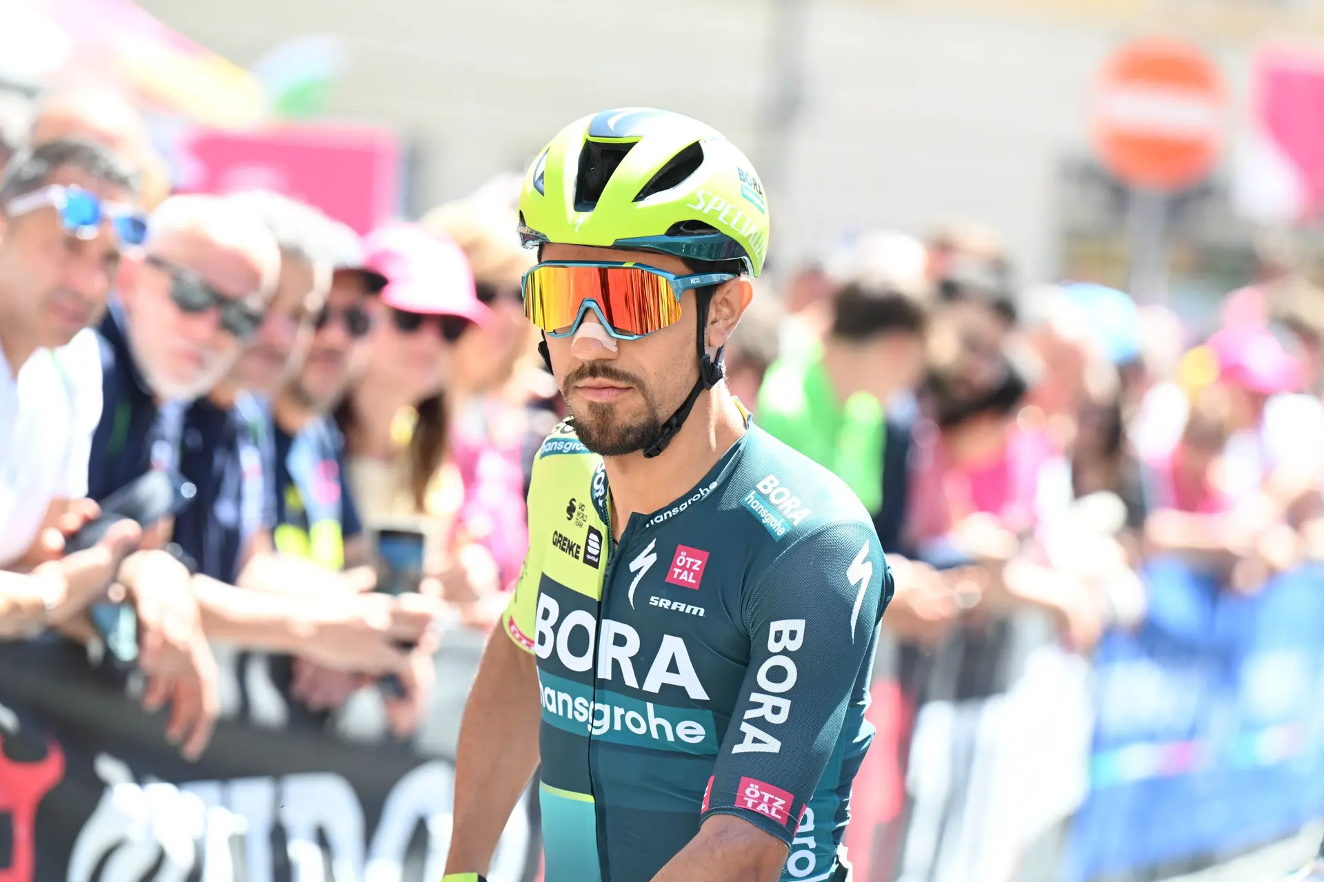 Dani Martínez, sobre la ayuda de Nairo Quintana clave en su lucha con G Thomas en el Giro: "Estaba sin nada y él me dio unos geles"