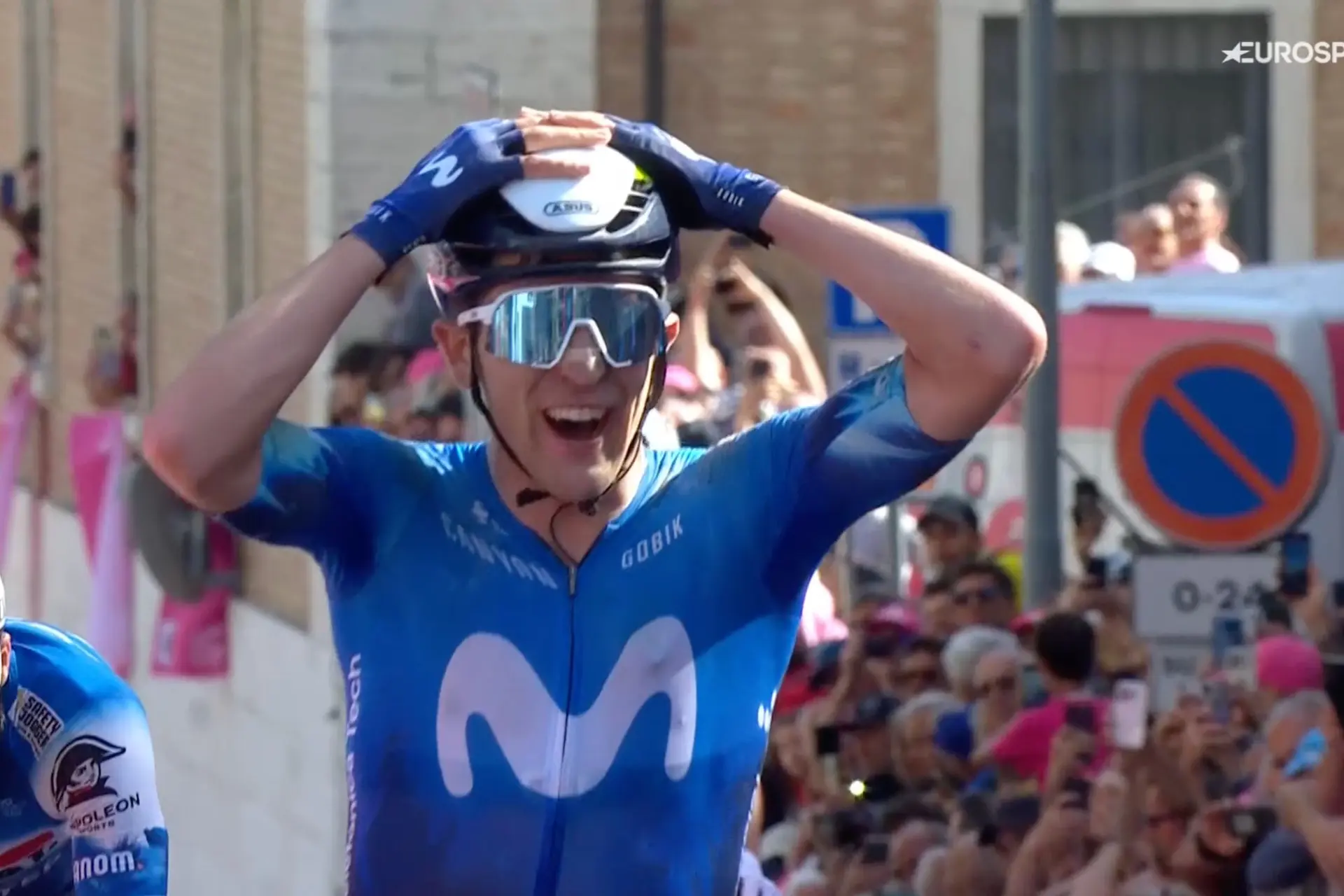 Monumental triunfo de Pelayo Sánchez ante Julian Alaphilippe en el Giro de Italia