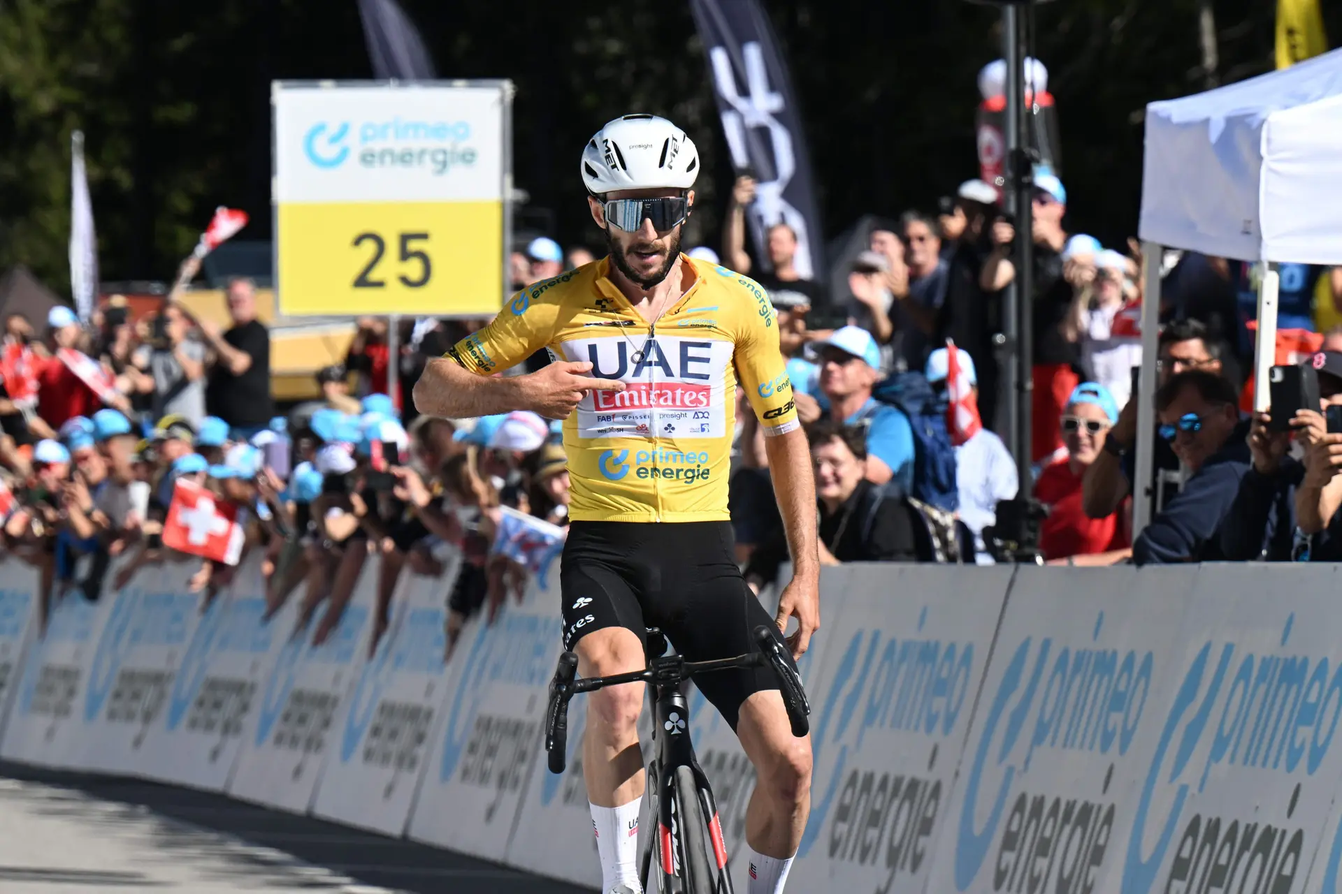 Así hemos vivido EN DIRECTO la Etapa 7 Vuelta a Suiza 2024: ¡Yates gana dándole la mano a Almeida en meta en otra exhibición de UAE!