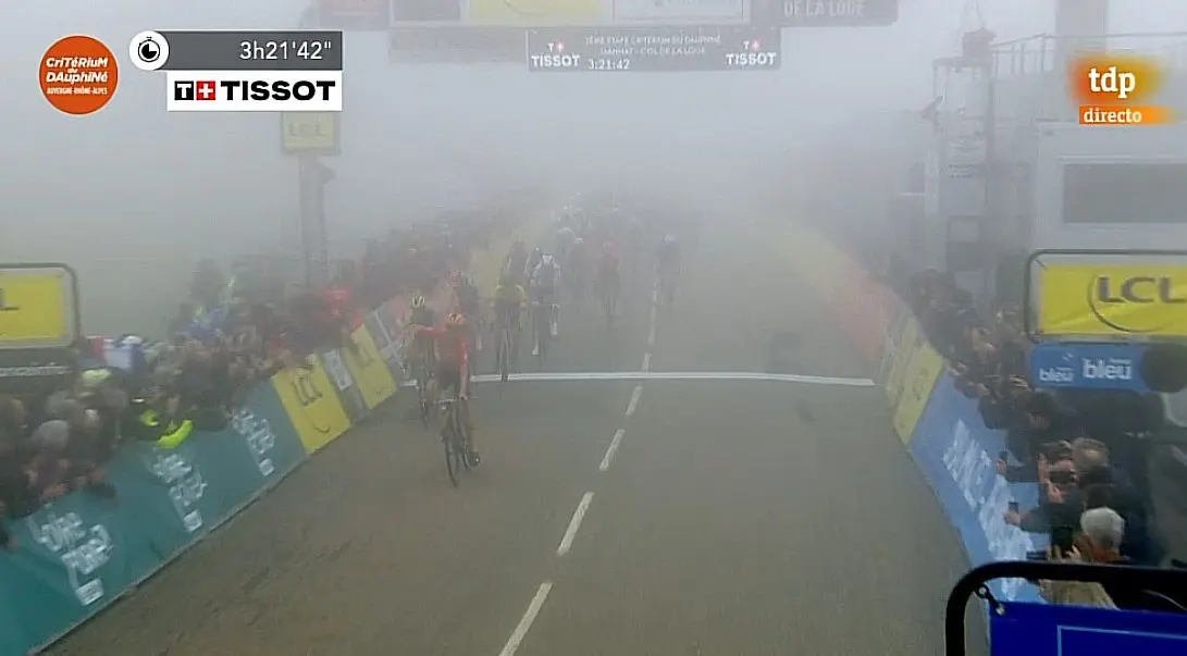 ¡Magnus Cort Nielsen triunfa sobre la niebla del Dauphiné por delante de Primoz Roglic y Matteo Jorgenson!