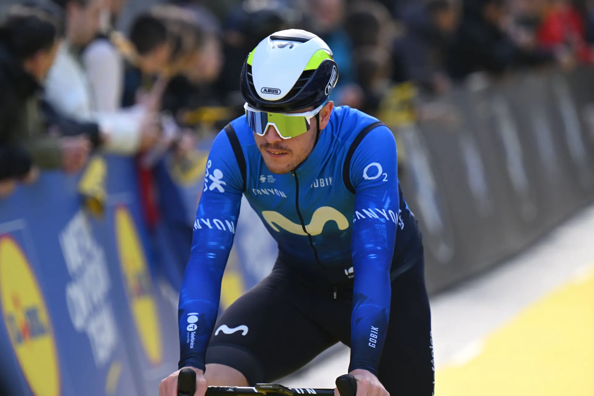 Rémi Cavagna no seguirá en Movistar Team tras su lamentable 2024