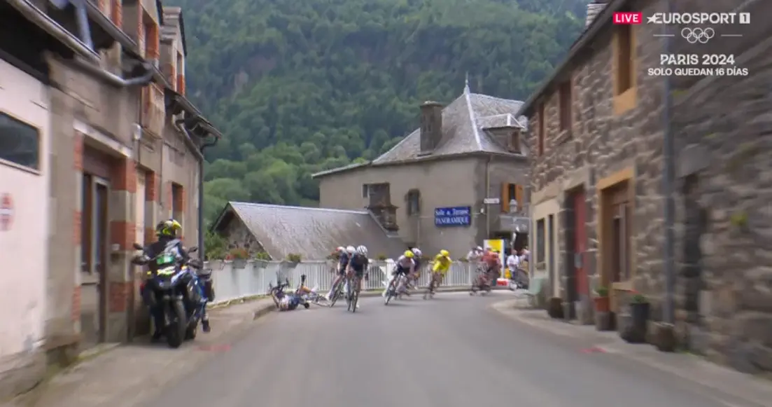 EN DIRECTO | Etapa 11 Tour de Francia 2024: ¡Caída muy fuerte de Wout van Aert!