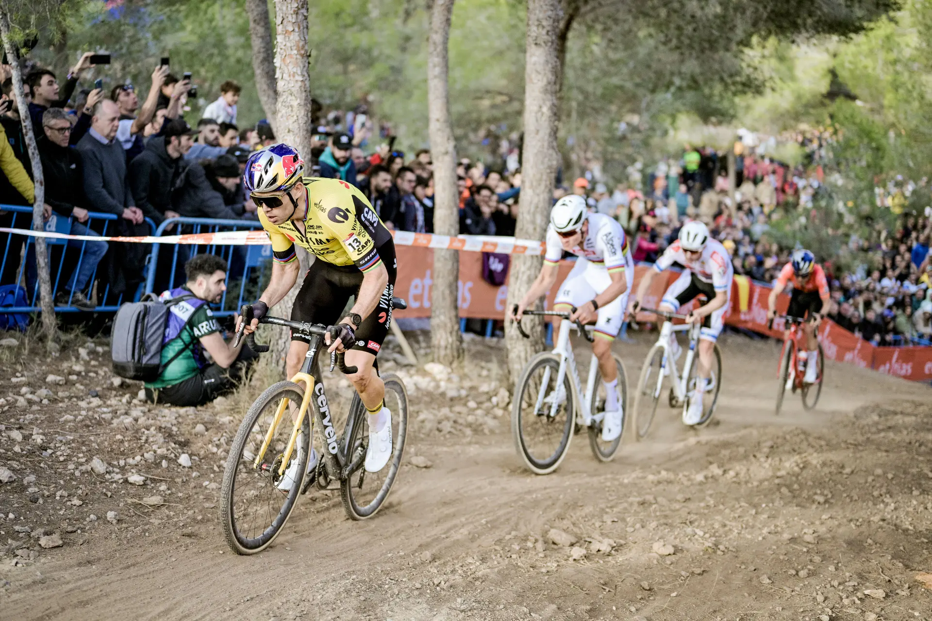 Una prueba de Ciclocross raja por las ausencias de Mathieu van der Poel y Wout van Aert: "No me atrevo a decir por qué no corren"