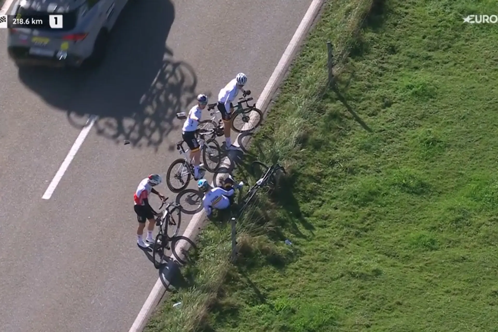 ¡Julian Alaphilippe abandona el Mundial por la caída en la que también se ha visto envuelto Pello Bilbao!