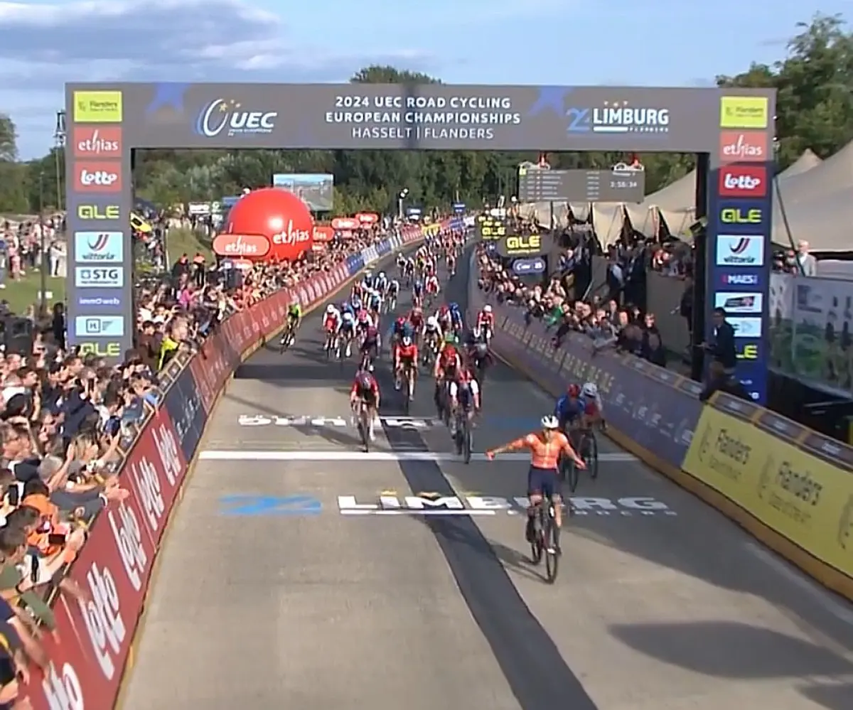 Lorena Wiebes cumple con el papel de favorita y gana el Campeonato de Europa tras un brutal esprint final