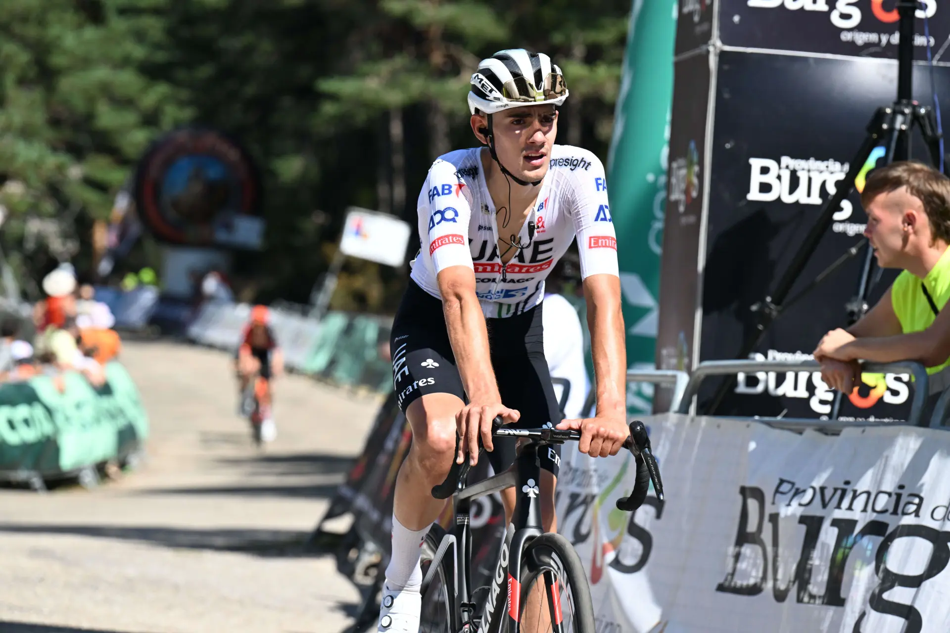 ¡Igor Arrieta roza el triunfo en una etapa de Coppi e Bartali que se lleva Visma con Ben Tulett!