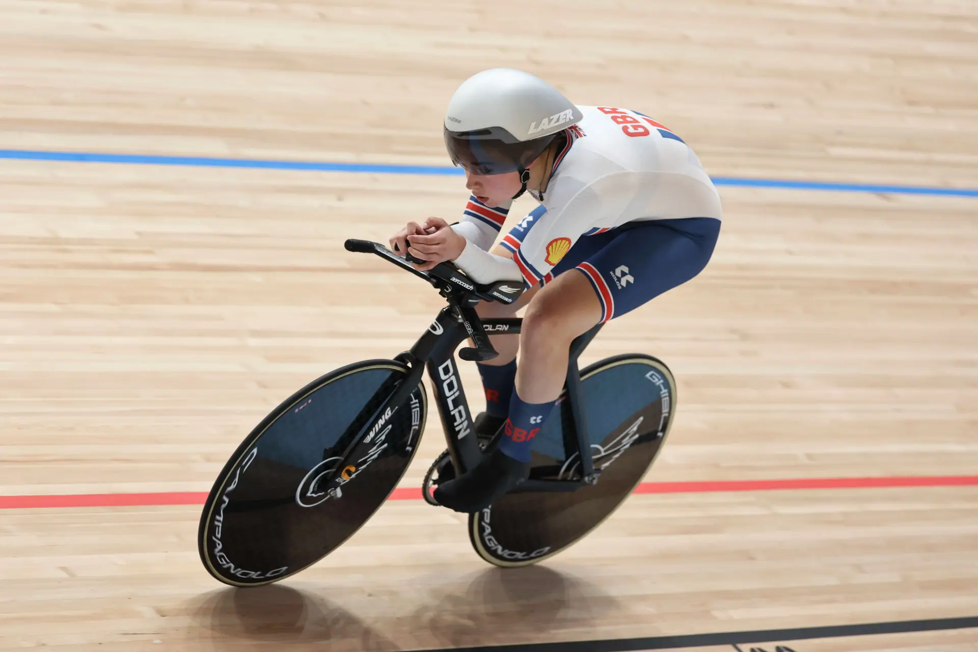 Carys Lloyd, compitiendo en pista