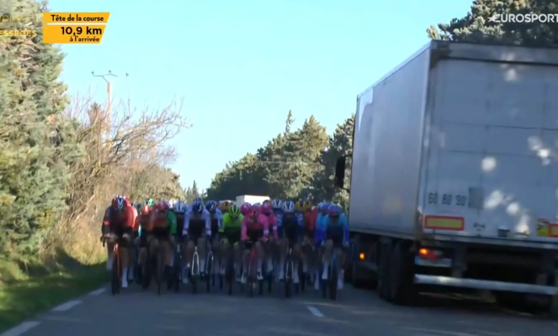El organizador de la Etoile de Bessèges ataca a los ciclistas: "Si no dejan pasar a la policía, no pueden asegurar la carrera"
